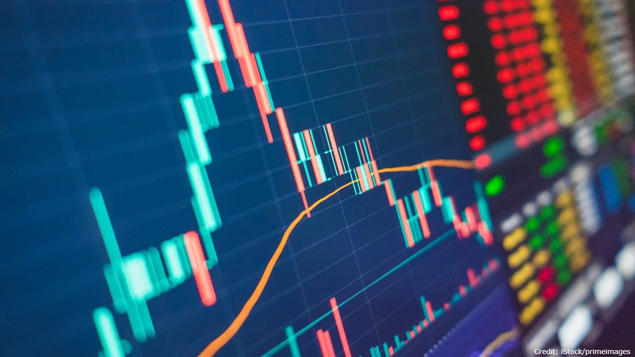 1280x720 Dow falls more than 500 points as investors fear that recession is looming