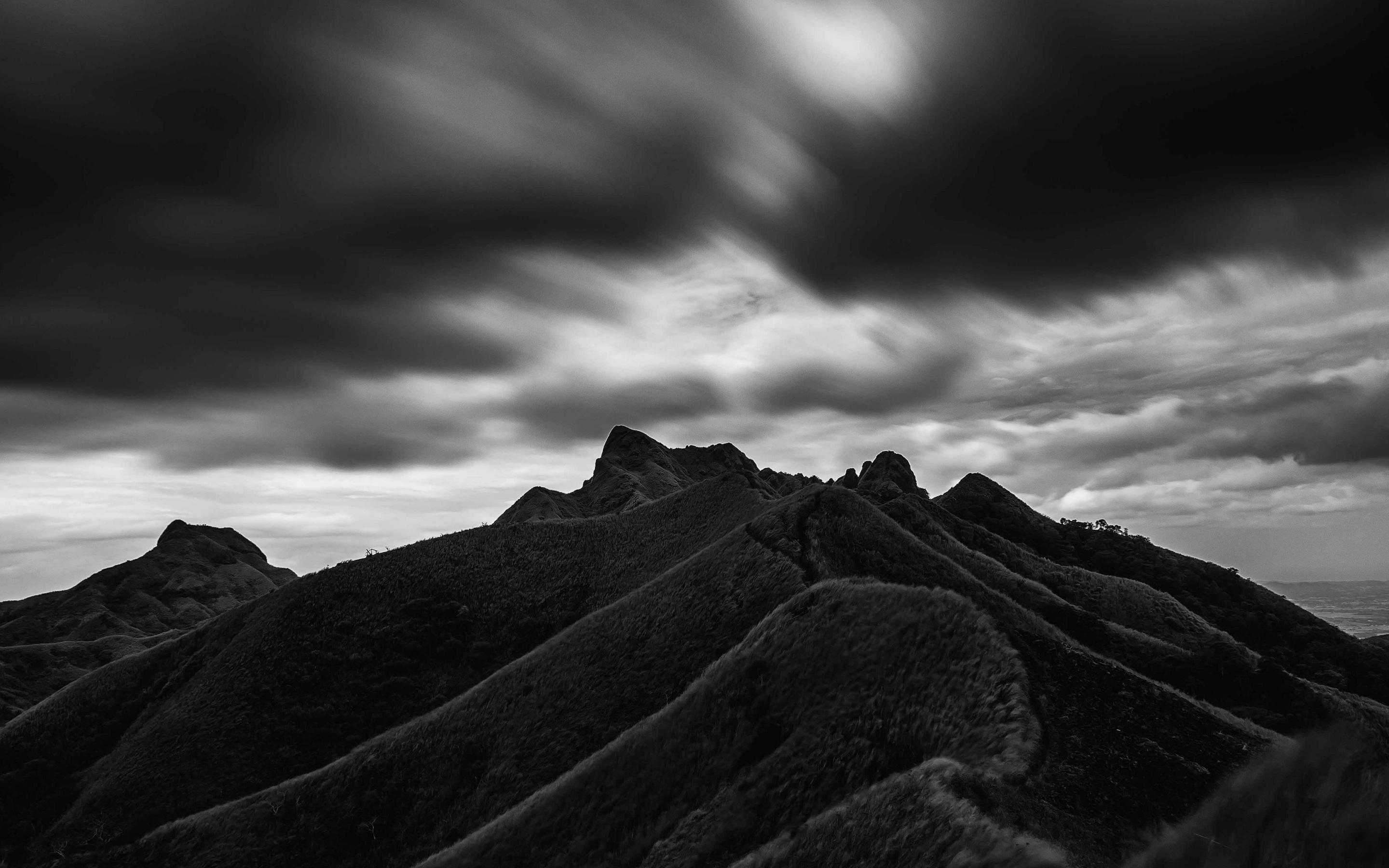 2880x1800 Wallpaper 4k mountain, hill, bw, black, clouds, batangas, philippines 4k Wallpaper