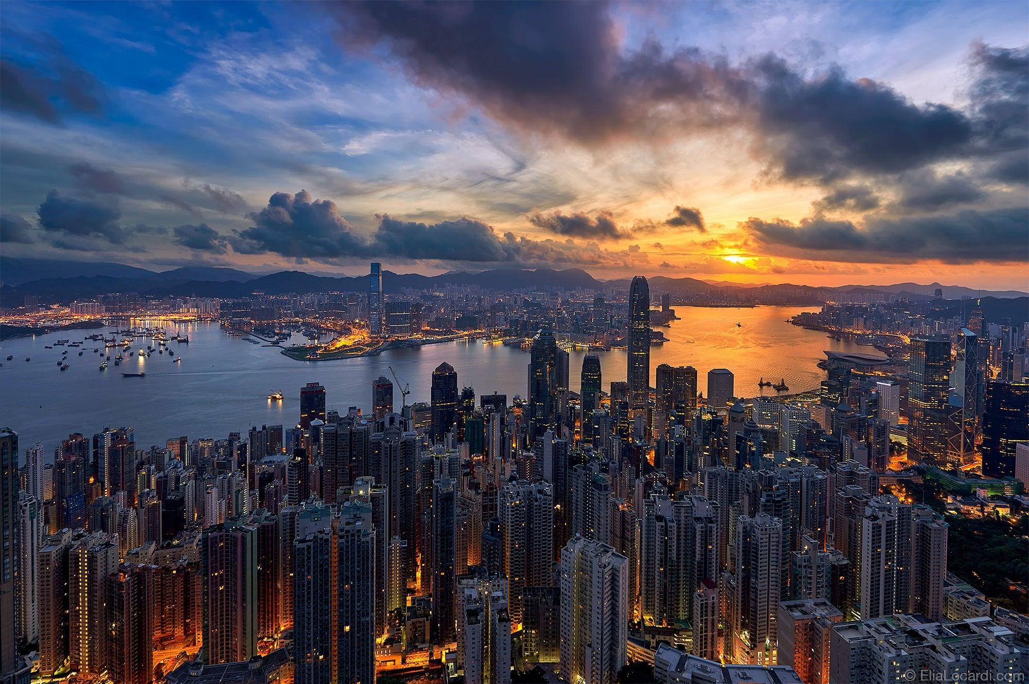 2000x1330 Sunrise in Hong Kong