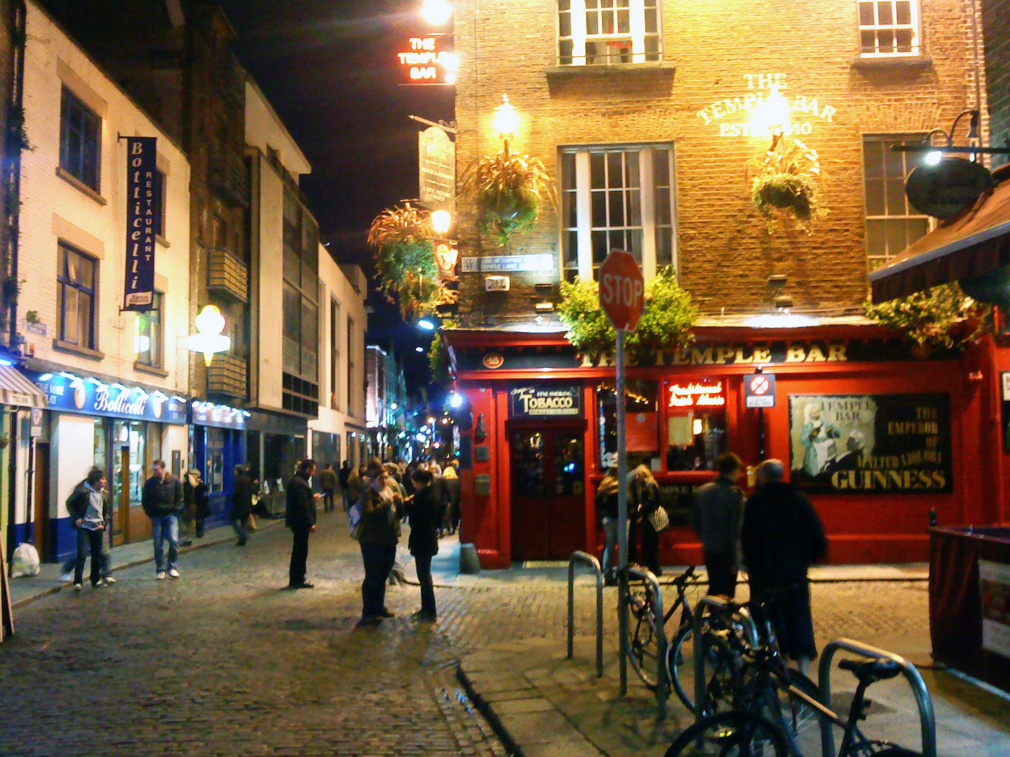 2048x1536 Temple Bar at Night in Dublin, Ireland image Domain photo