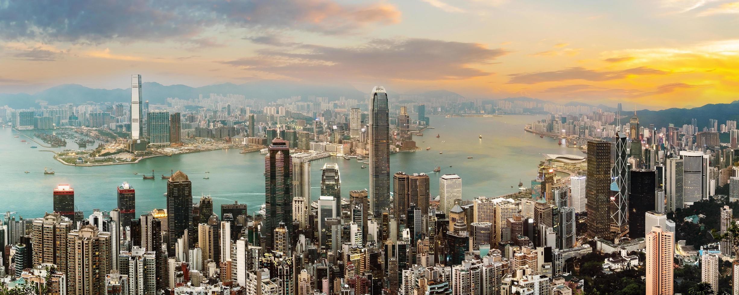 2451x980 Colorful view of Hong Kong skyline on twilight time