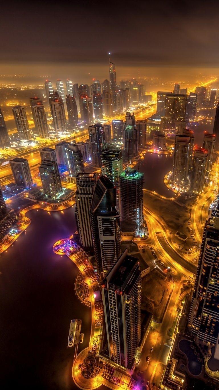 769x1367 Aesthetic Dubai Landscape Wallpaper