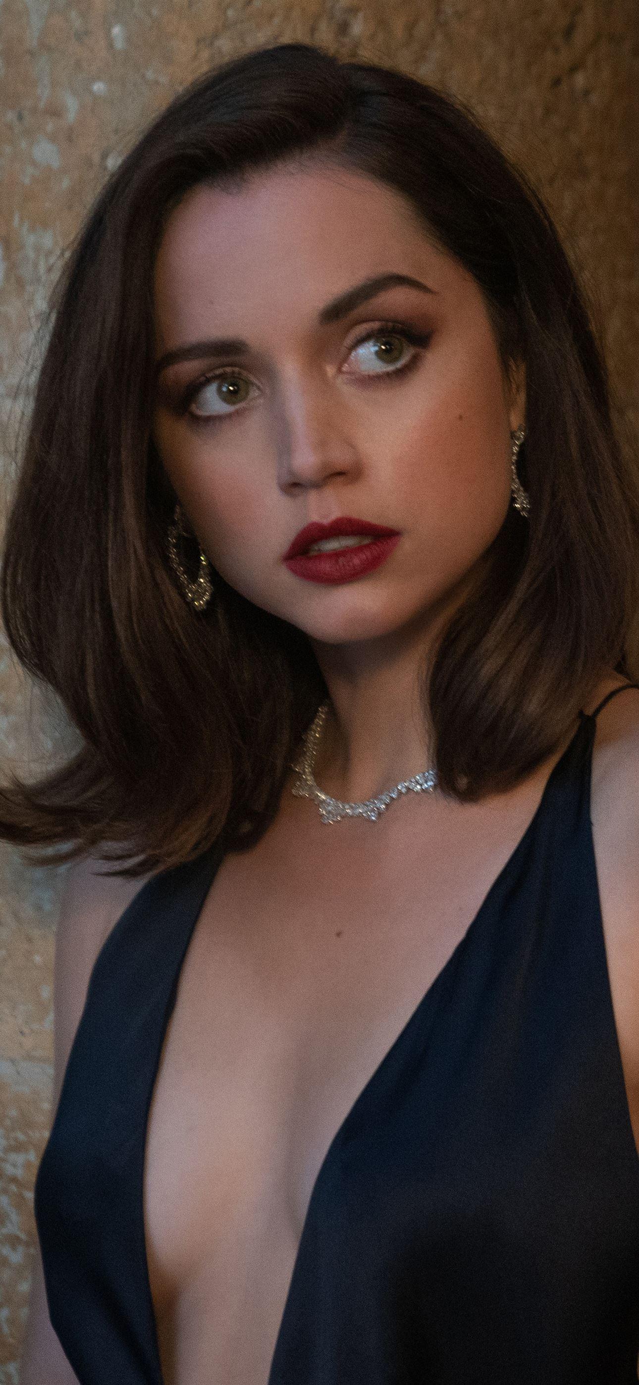 1290x2796 no time to die 2020 ana de armas iPhone SE Wallpaper Free Download