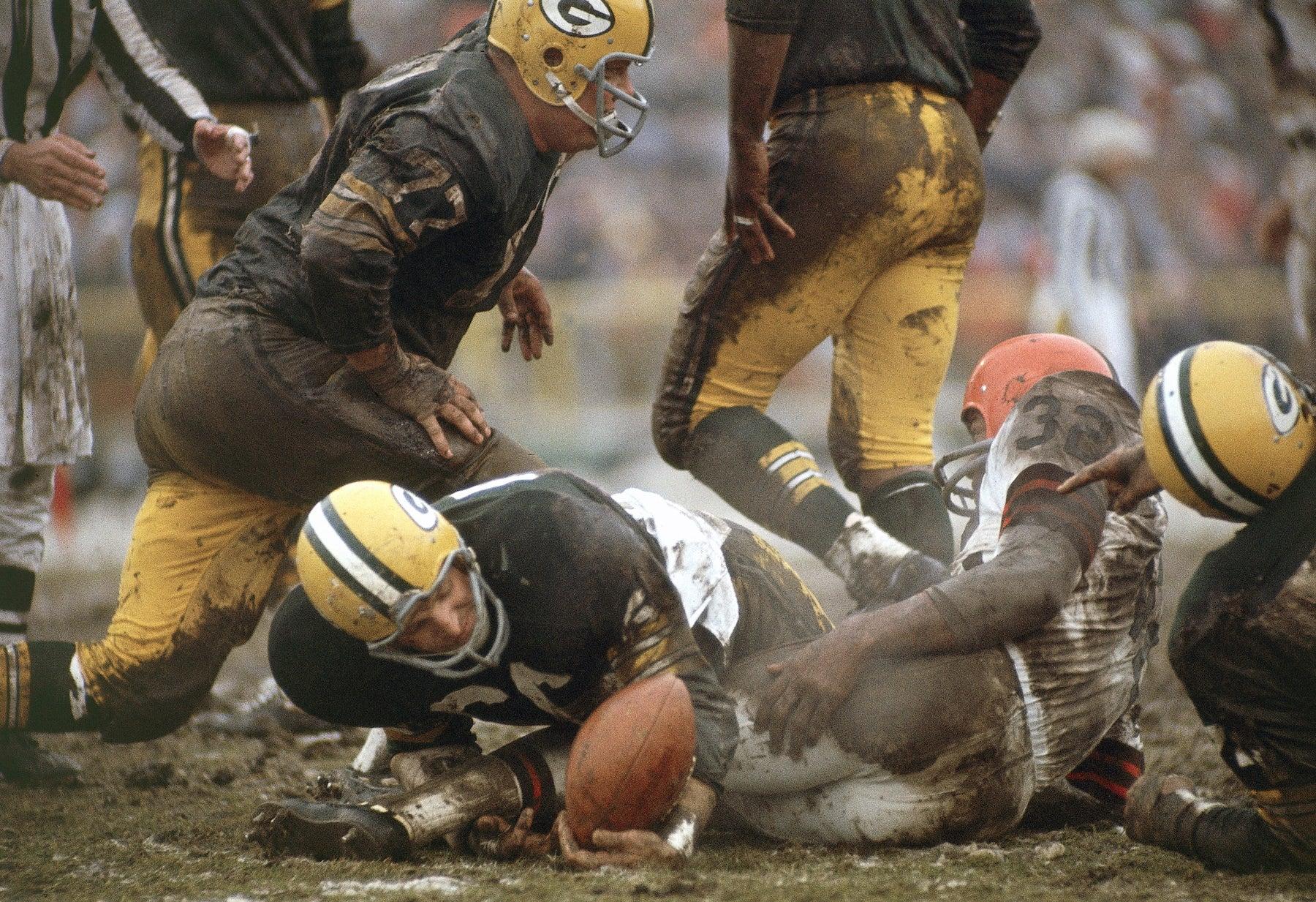 1800x1233 Ray Nitschke Recovering Jim Brown Fumble. Neil Leifer Photography