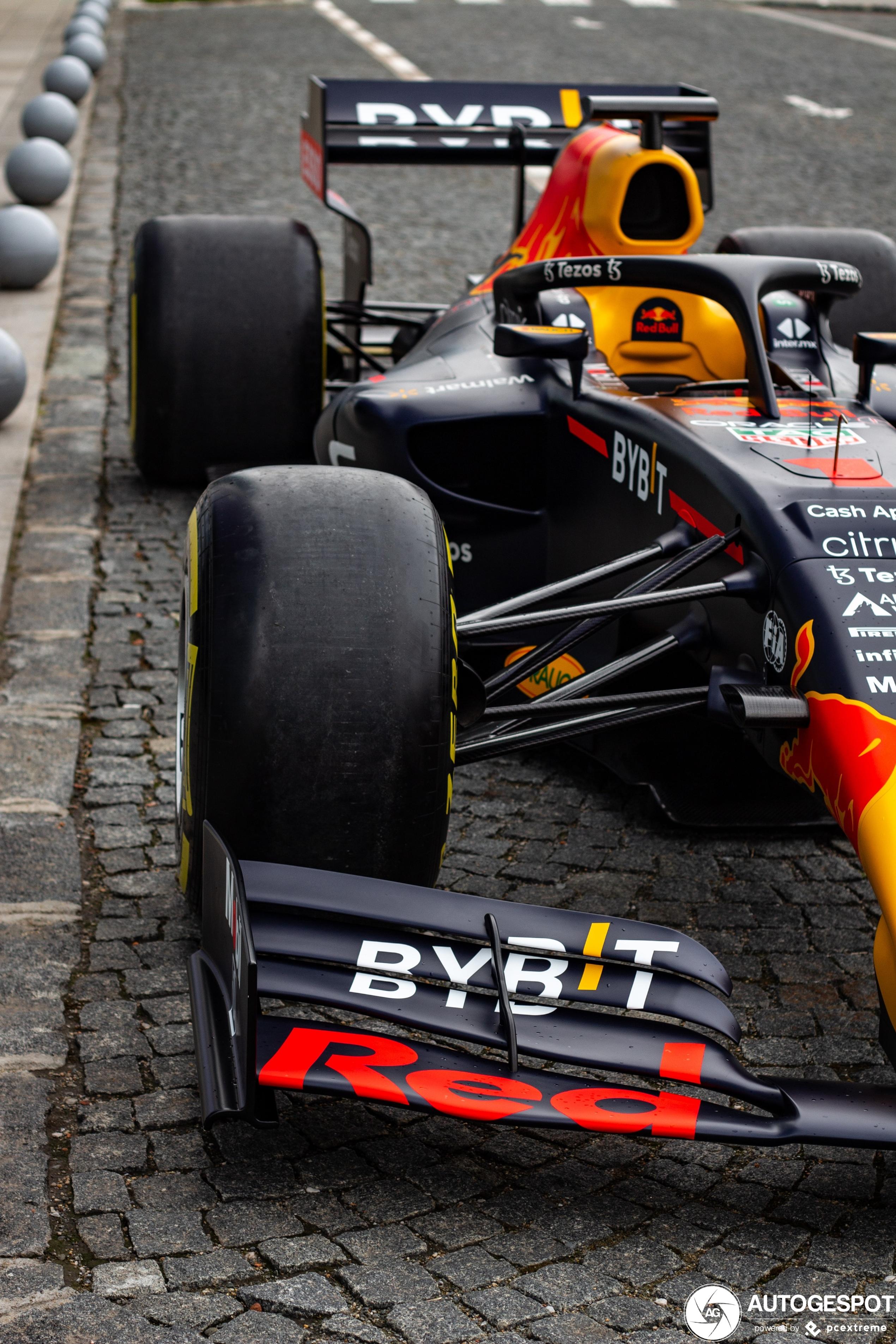 2540x3810 Red Bull Racing RB13 May 2022