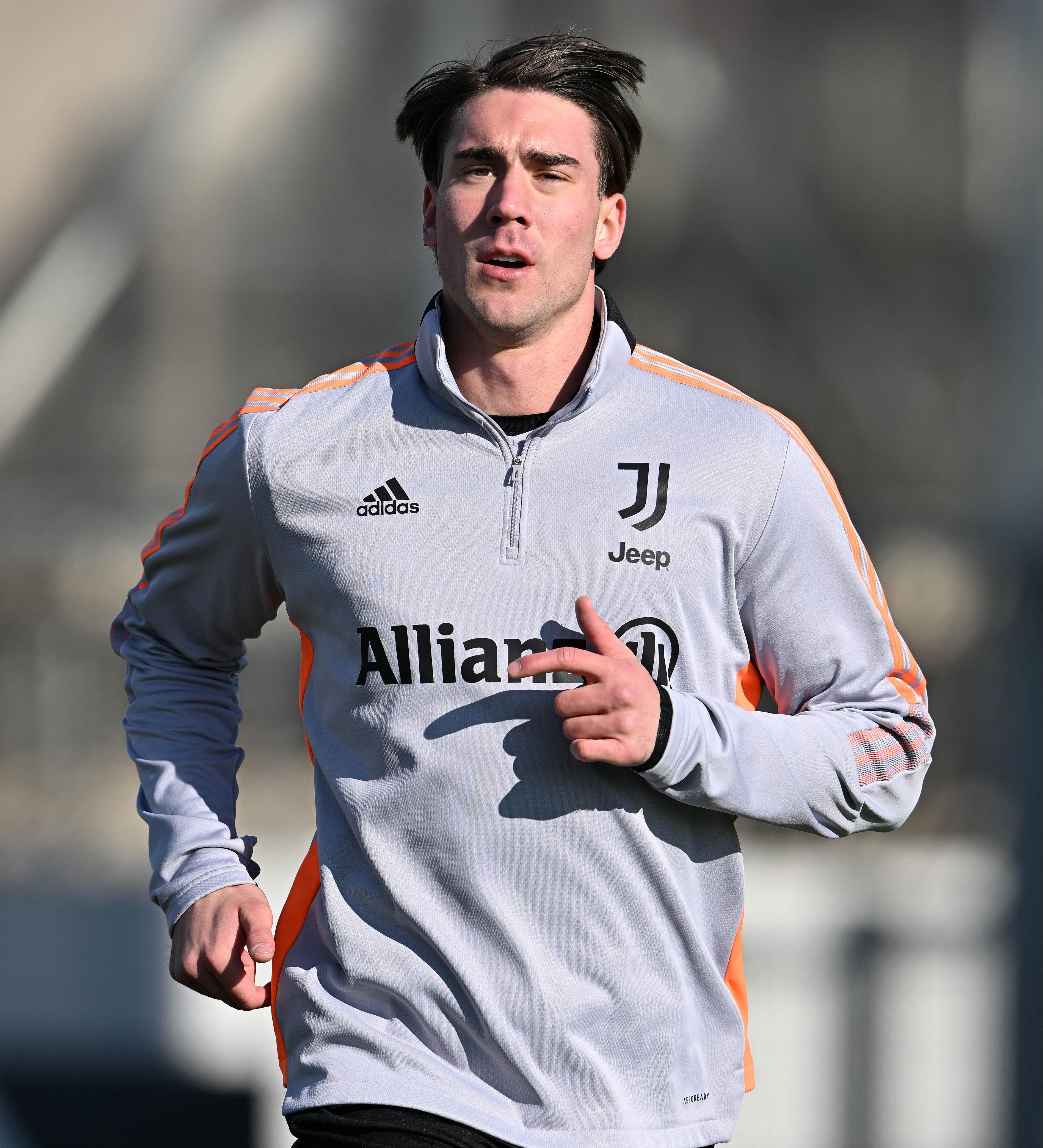 4837x5324 Vlahovic 'will Live In Cristiano Ronaldo's Old Turin Mansion' With Pool And Spider Man Wallpaper After Juventus Transfer
