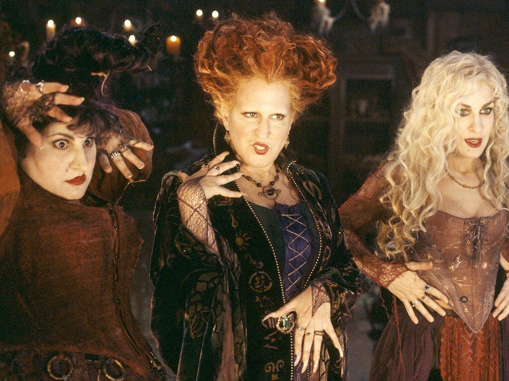 1024x768 This woman's transformation into all three Hocus Pocus witch sisters is enchanting