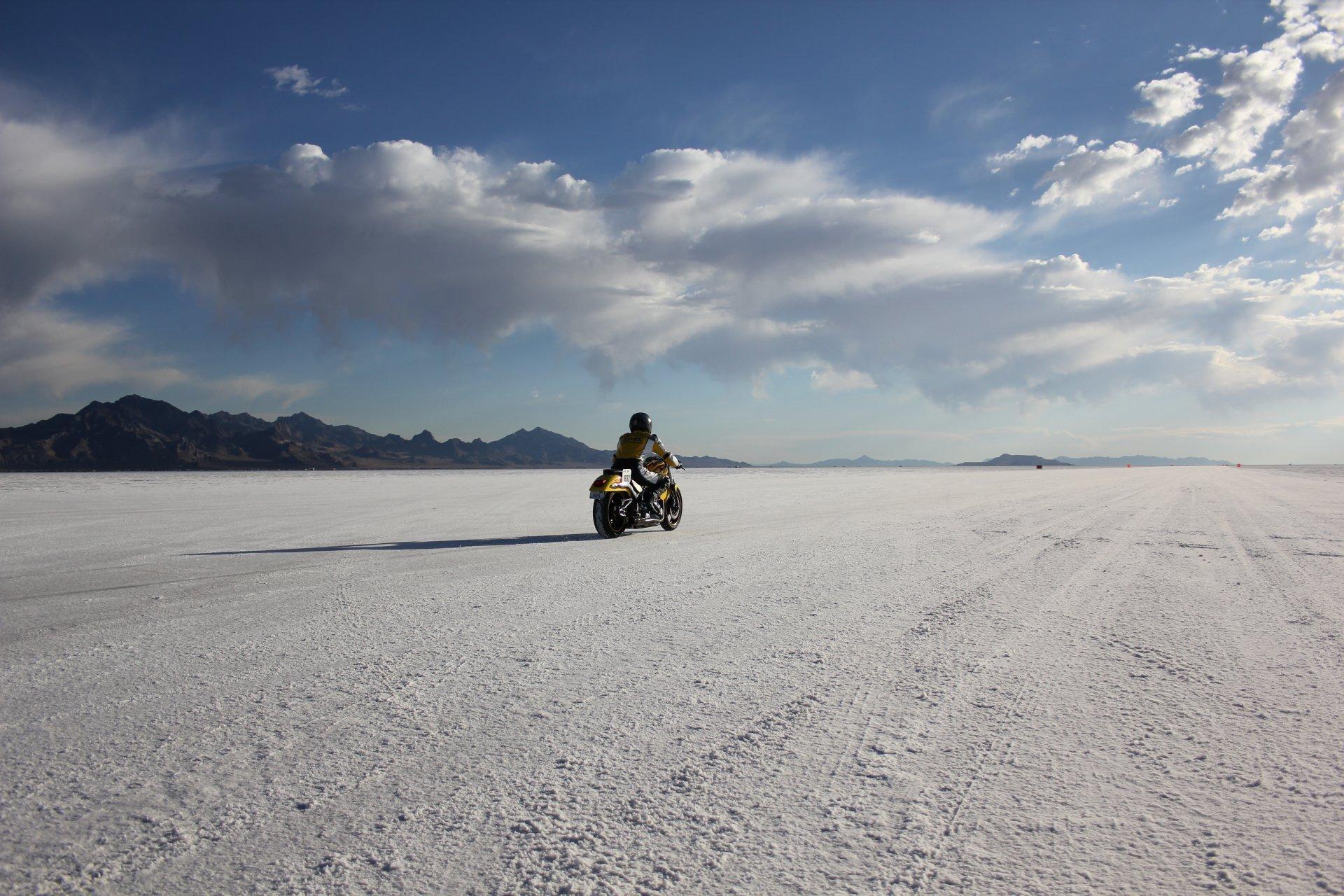 1920x1280 Bonneville Salt Flats Wallpaper