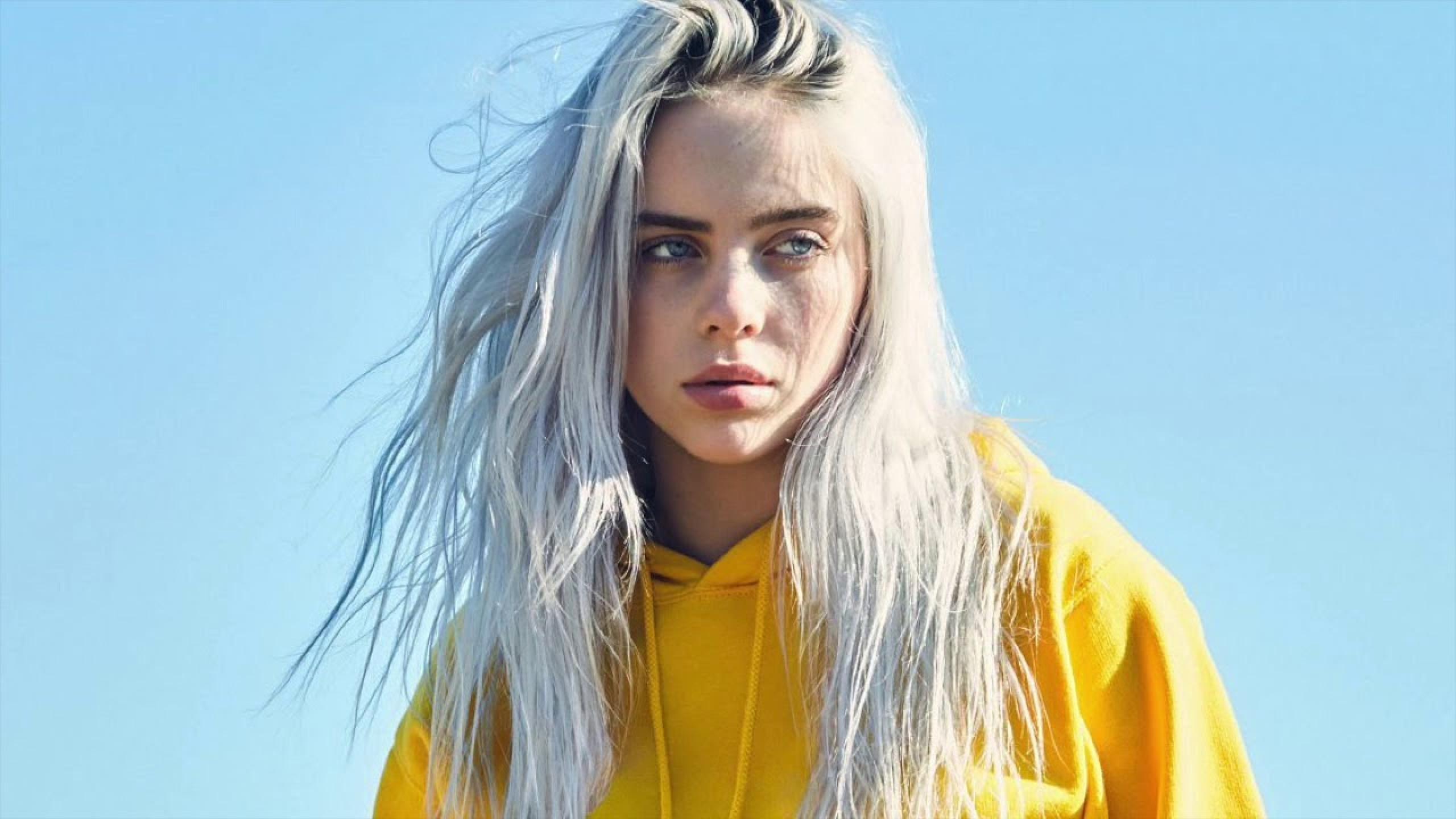 Billie Eilish Smiling Wallpaper