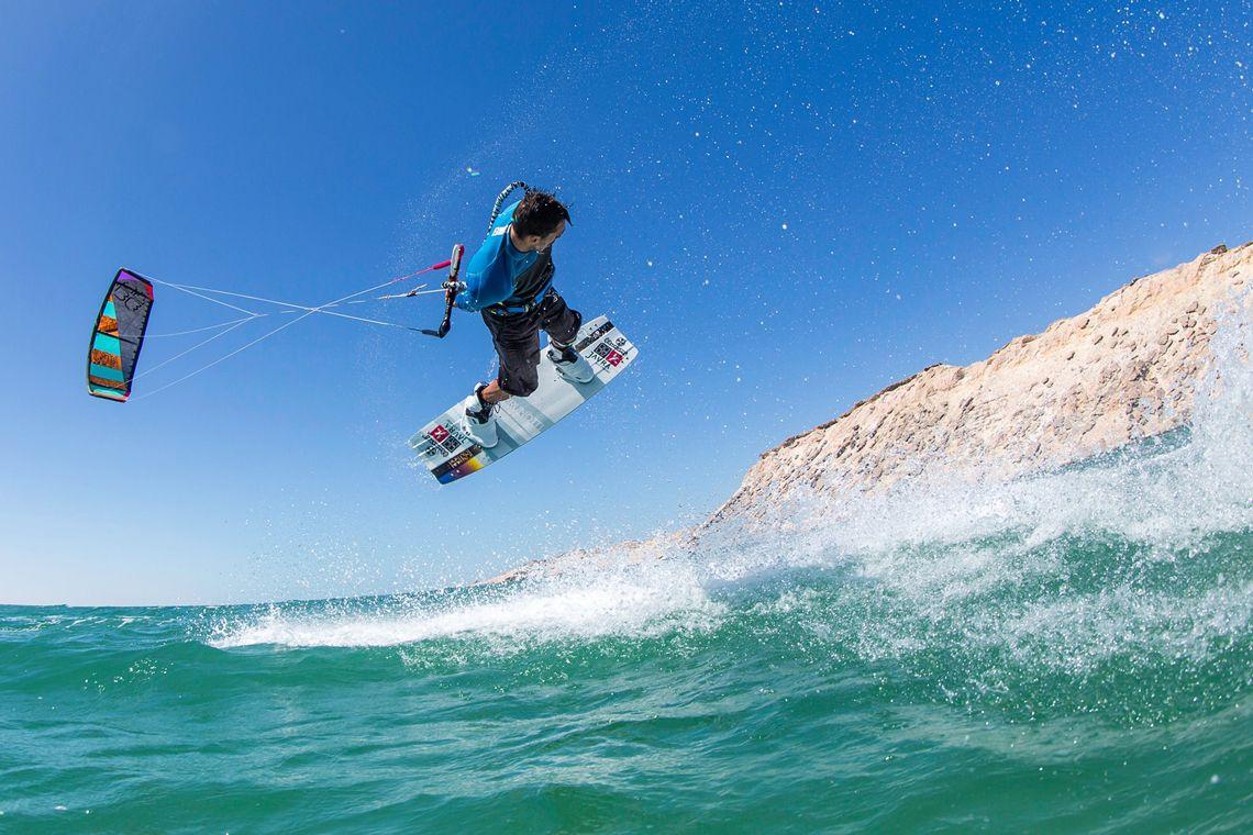 1140x760 Best Kiteboarding wallpaper: Youri Zoon low pass. Kite surfing, Kiteboarding, Surfing