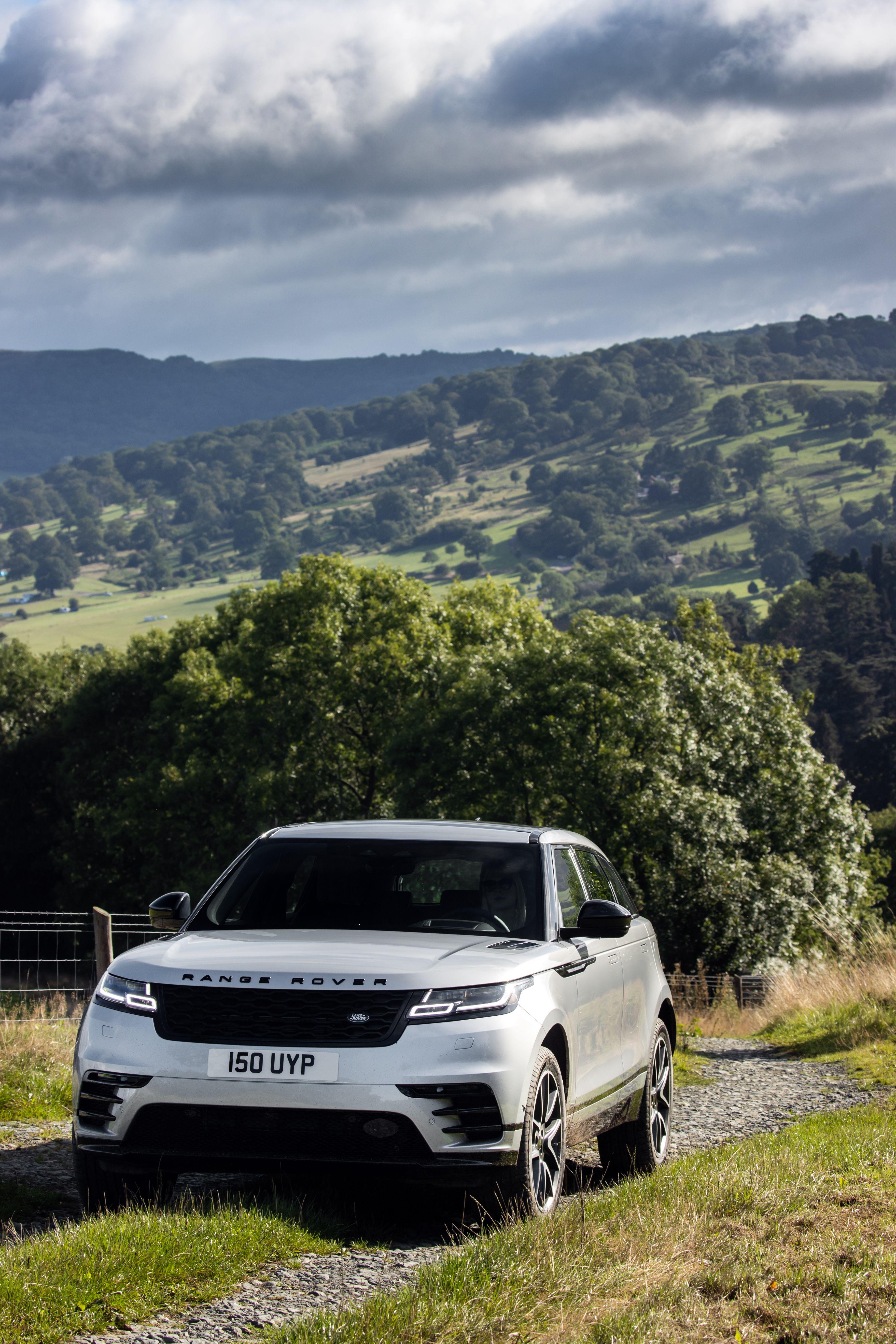 3648x5472 Range Rover Velar gets electrified with new design features