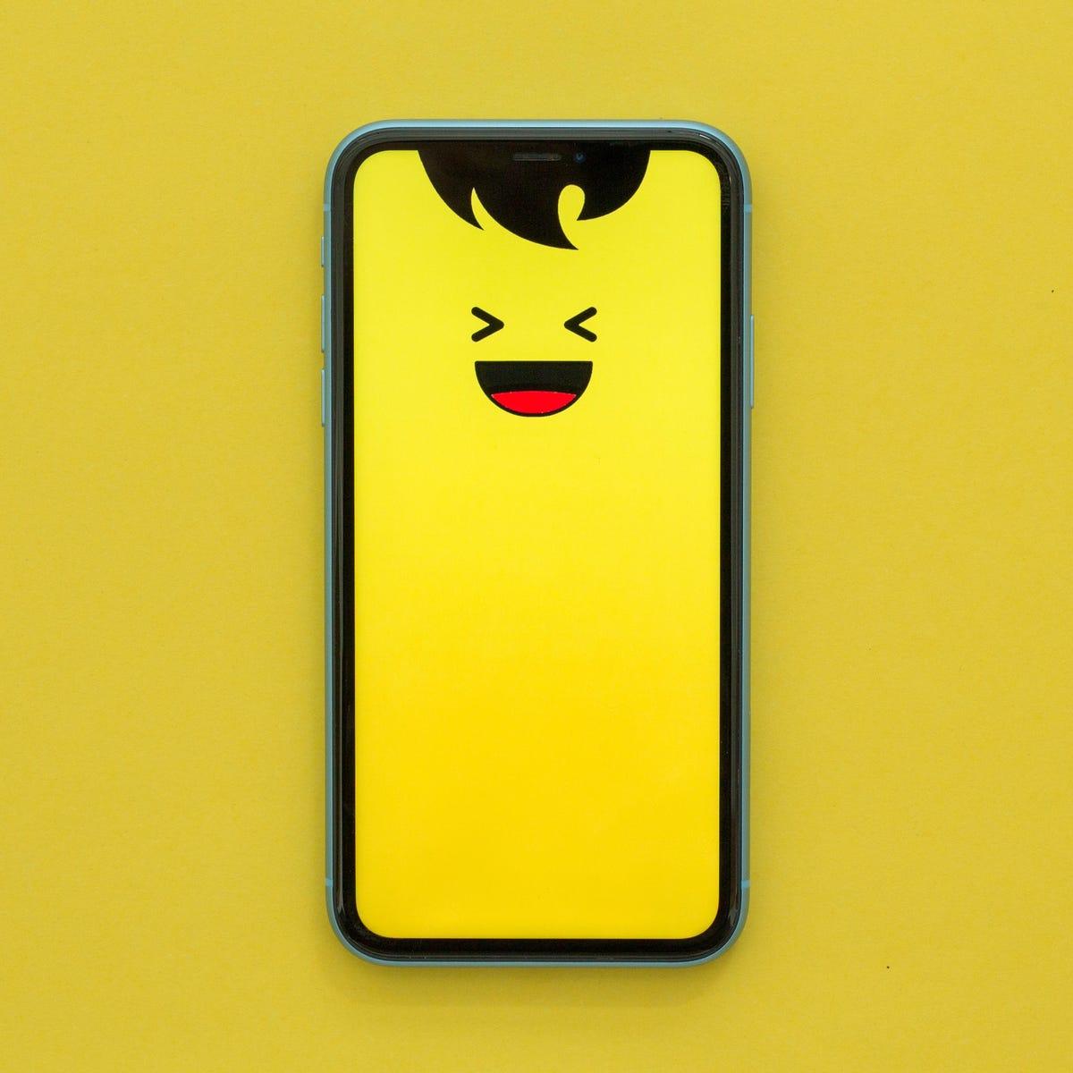 1200x1200 iPhone wallpaper that hide the screen notch and how to get them