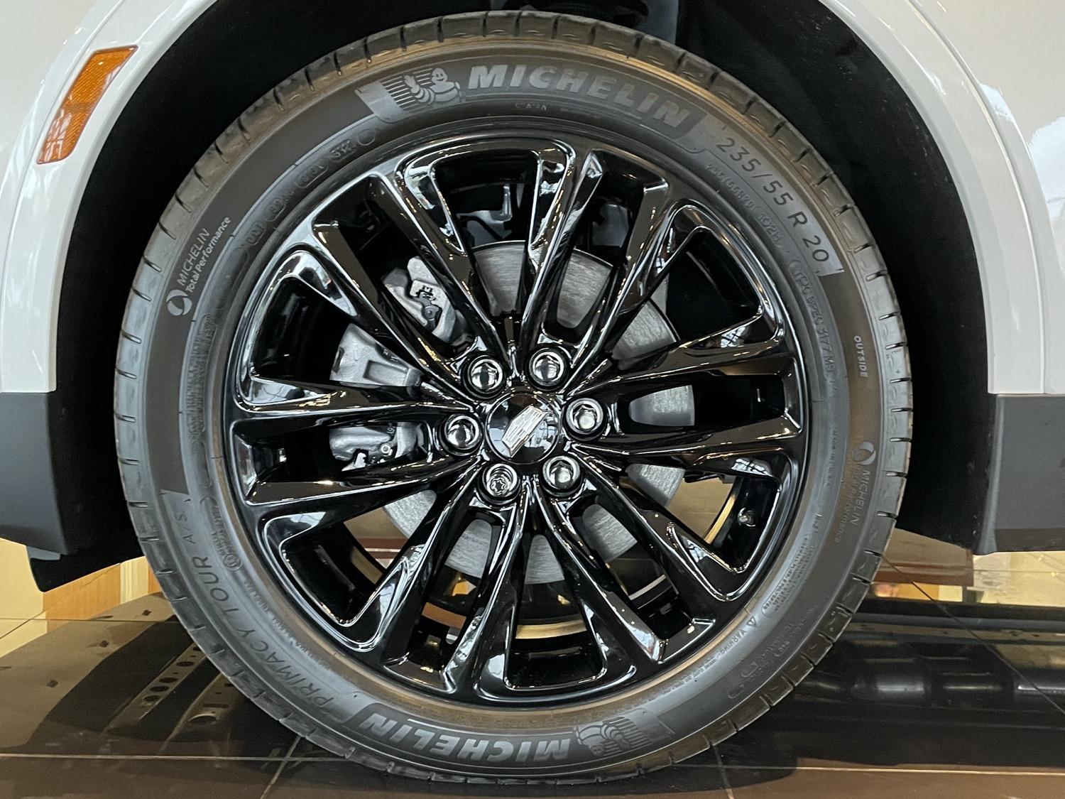 1500x1125 Cadillac XT5 Sport Looks Slick With Optional Black Wheels: Photo