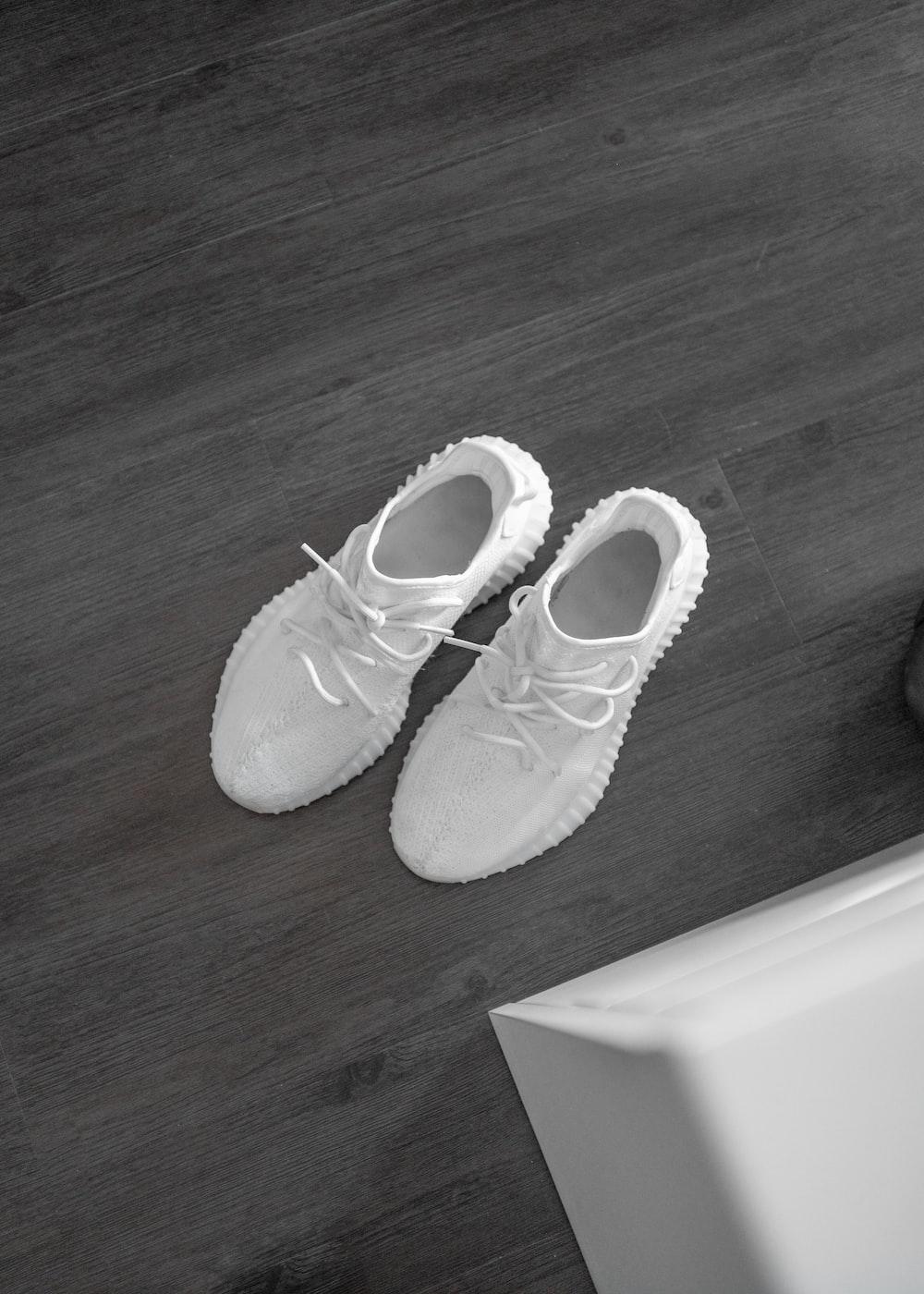 1000x1400 pair of cream white Adidas Yeezy Boost 350 v2's photo
