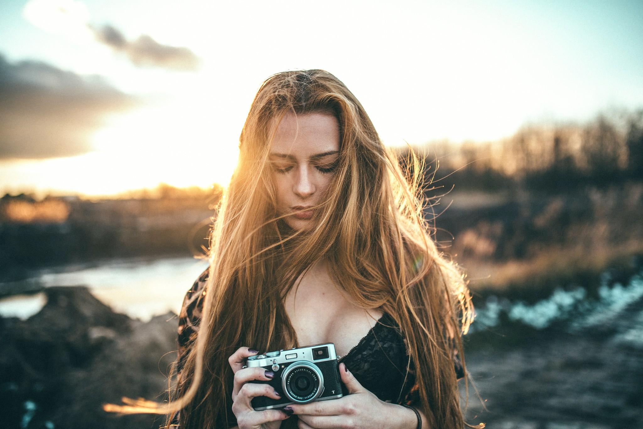 2048x1366 Girl Holding Camera Wallpaper, HD Girls Wallpaper, 4k Wallpaper, Image, Background, Photos and Picture