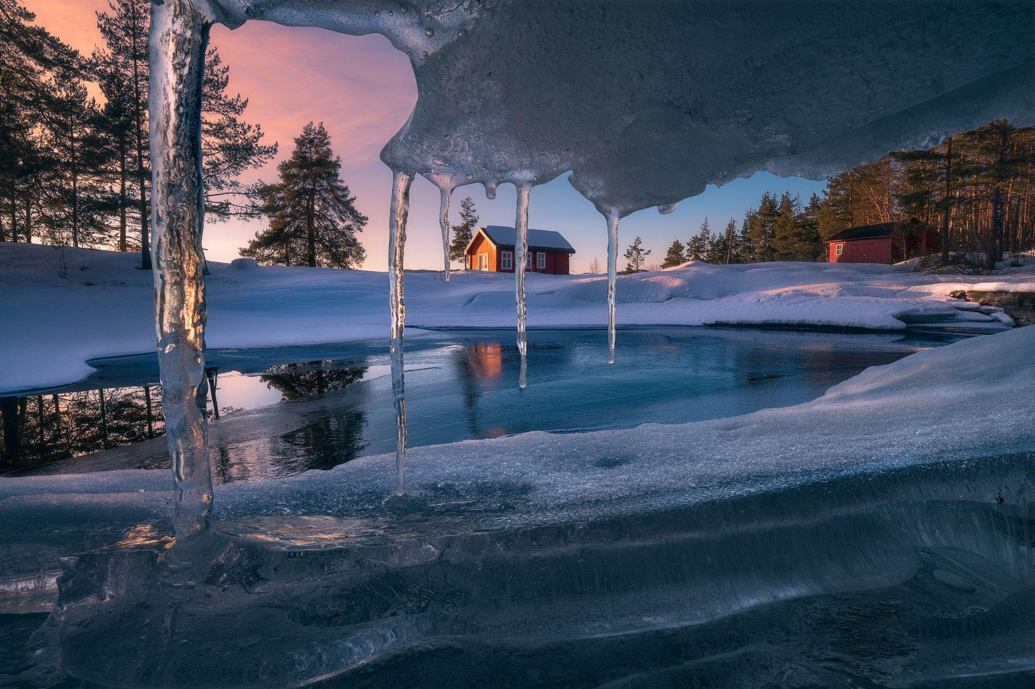 2048x1365 Wallpaper / nature, landscape, winter, snow, trees, icicle, ice, cabin, frozen lake, sunset, Ole Henrik Skjelstad, reflection, Norway free download