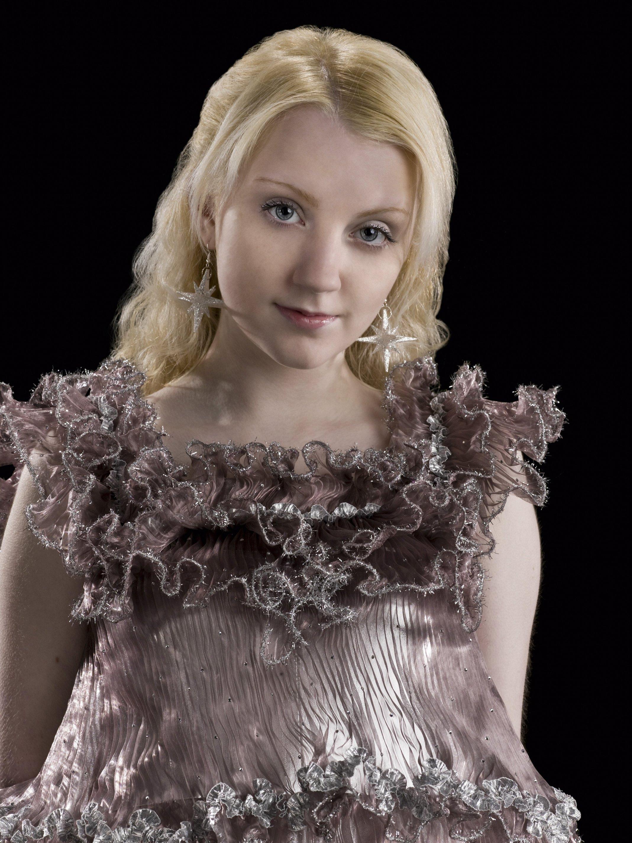 2137x2850 Evanna Lynch