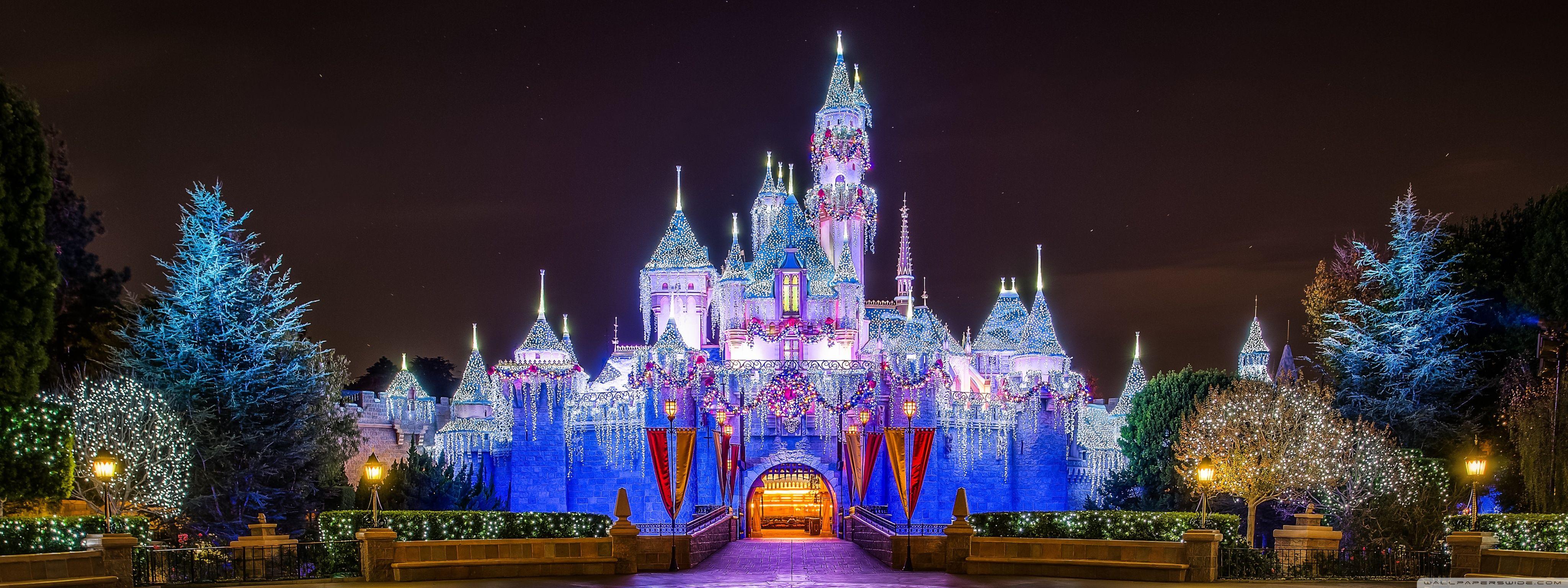 4096x1536 Disney World Christmas Desktop Wallpaper