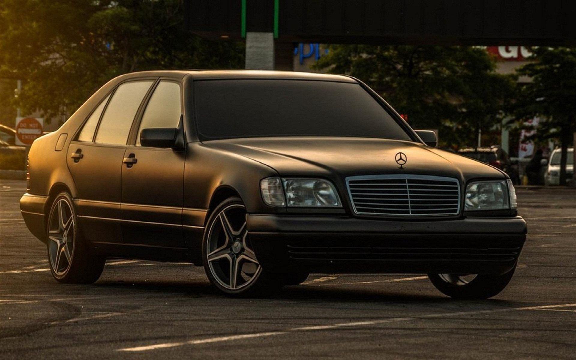 White Mercedes Benz W140