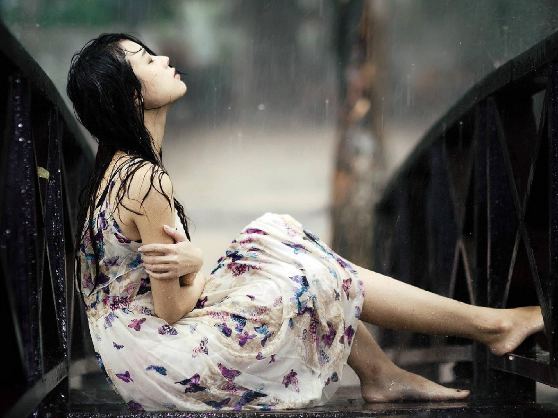 1920x1440 Download Sad Girl In The Rain Wallpaper