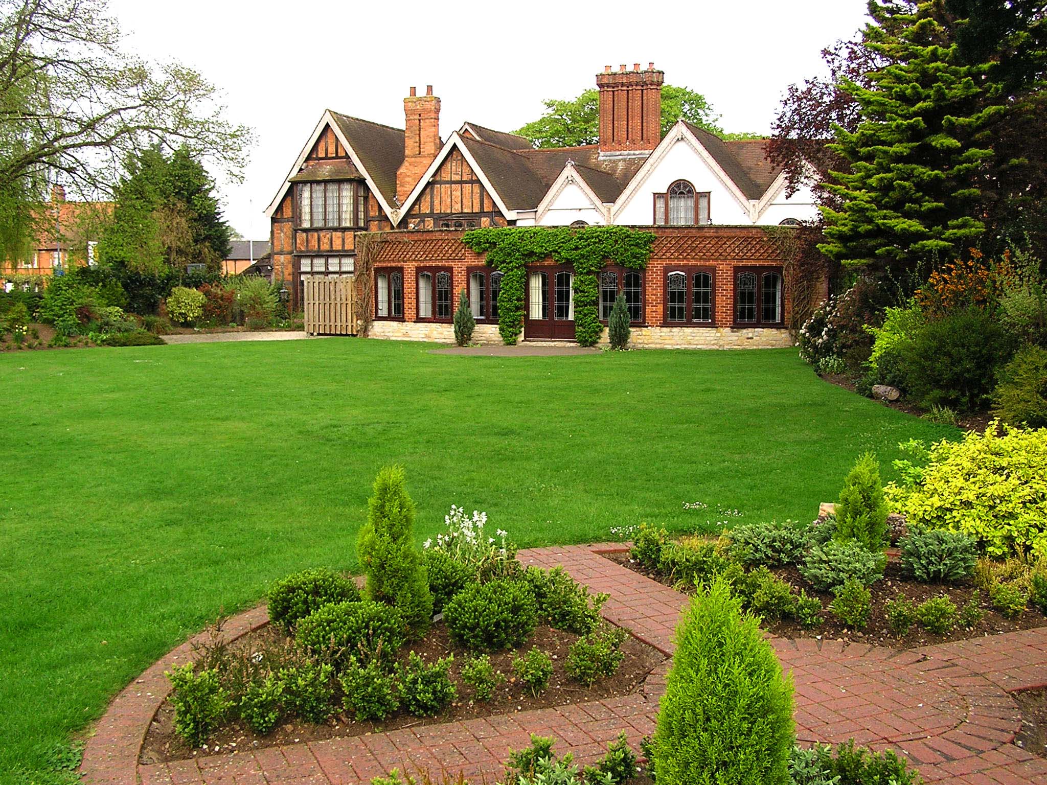 2048x1536 Home Landscaping Layout Colonial Landscaping HD Wallpaper Colonial