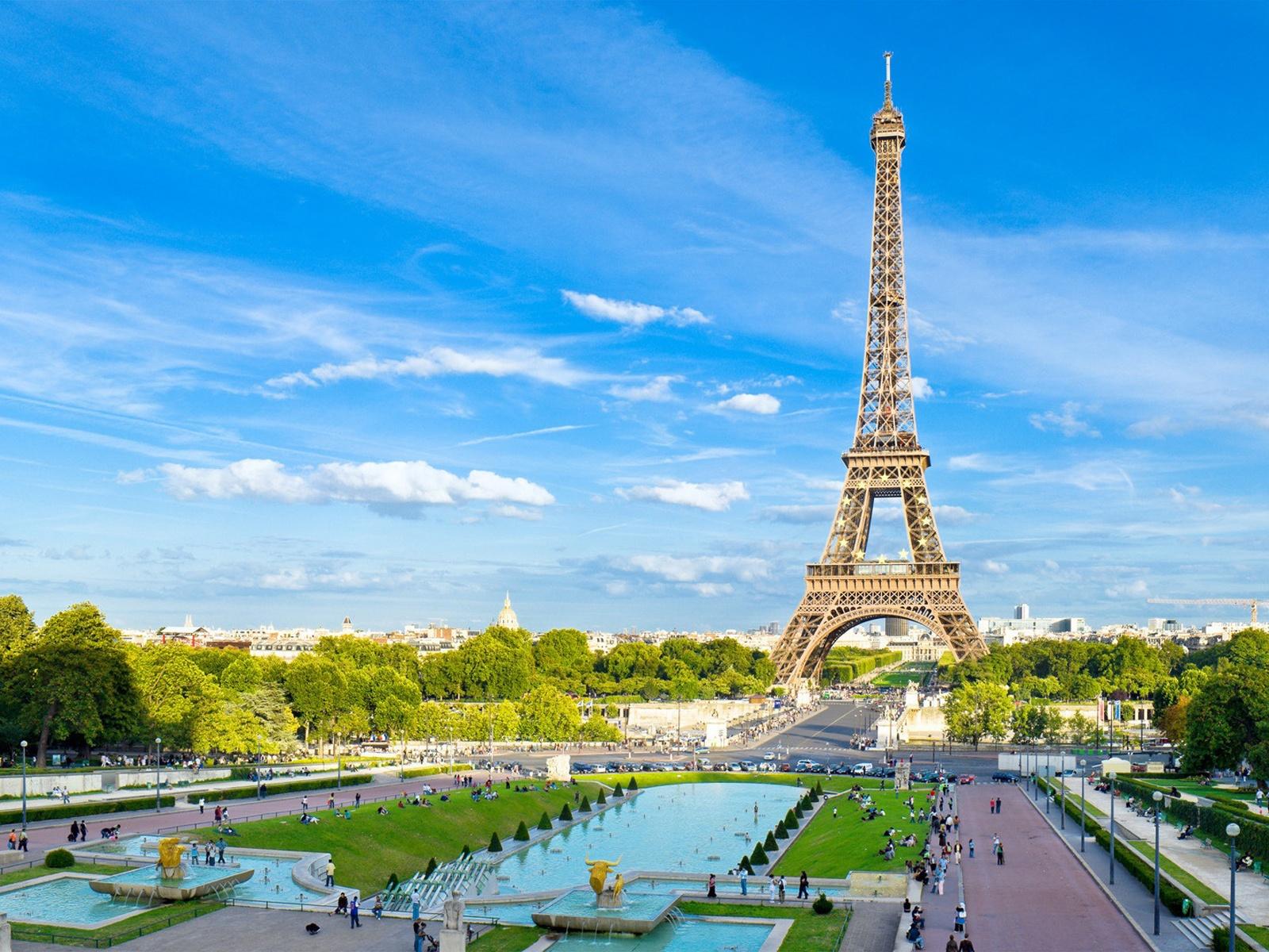 1600x1200 Paris named world's best student city