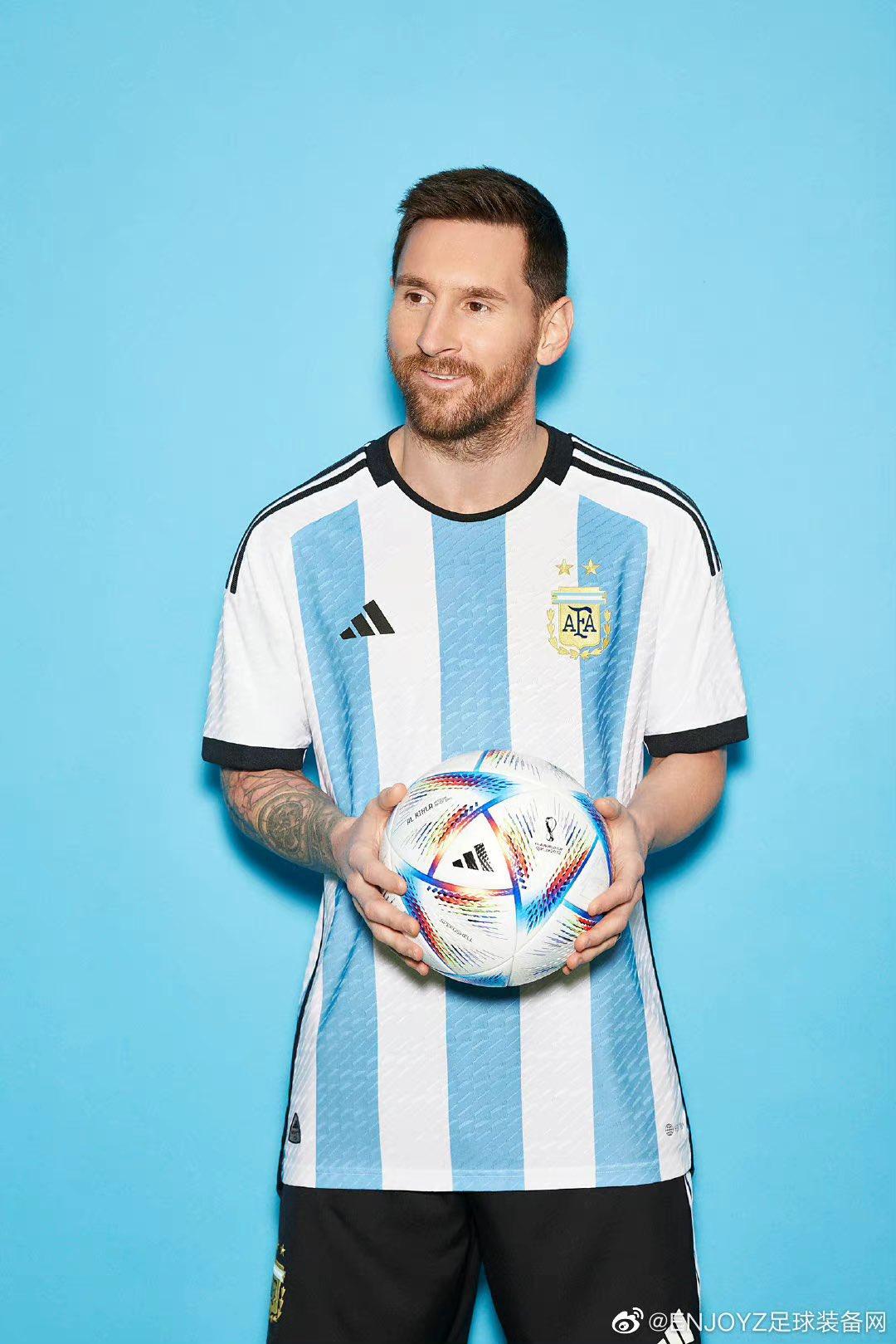 1080x1619 Roy Nemer Messi with the new Argentina home shirt and the 2022 Qatar World Cup ball!