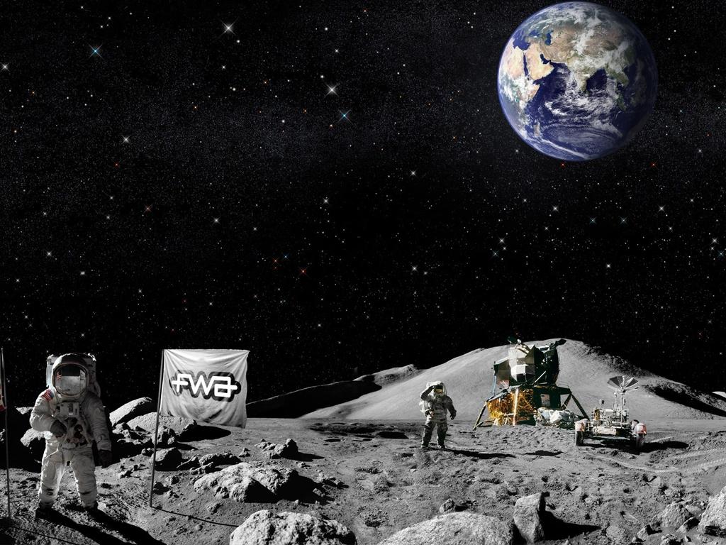 1024x768 Download Nasa Astronaut in the Moon, NASA, Astronaut, Moon Wallpaper in 1024x768 Resolution