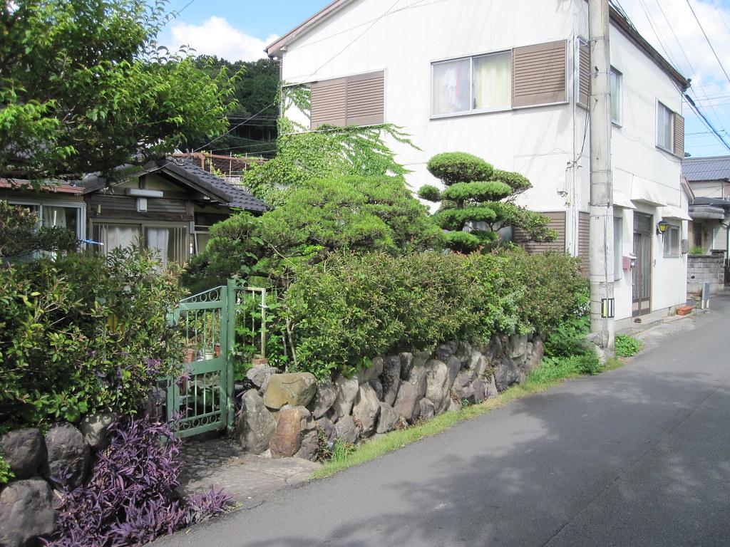 1024x768 Suburban house and garden style at Uwajima, Shi