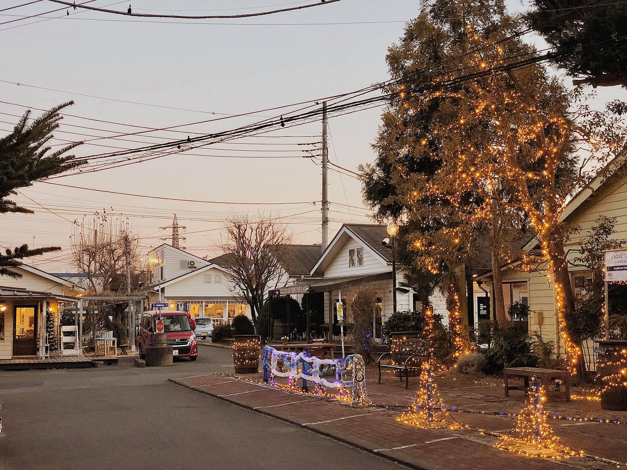 2048x1536 I live in a neighborhood in Japan that feels like a small American town straight out of the 1950s