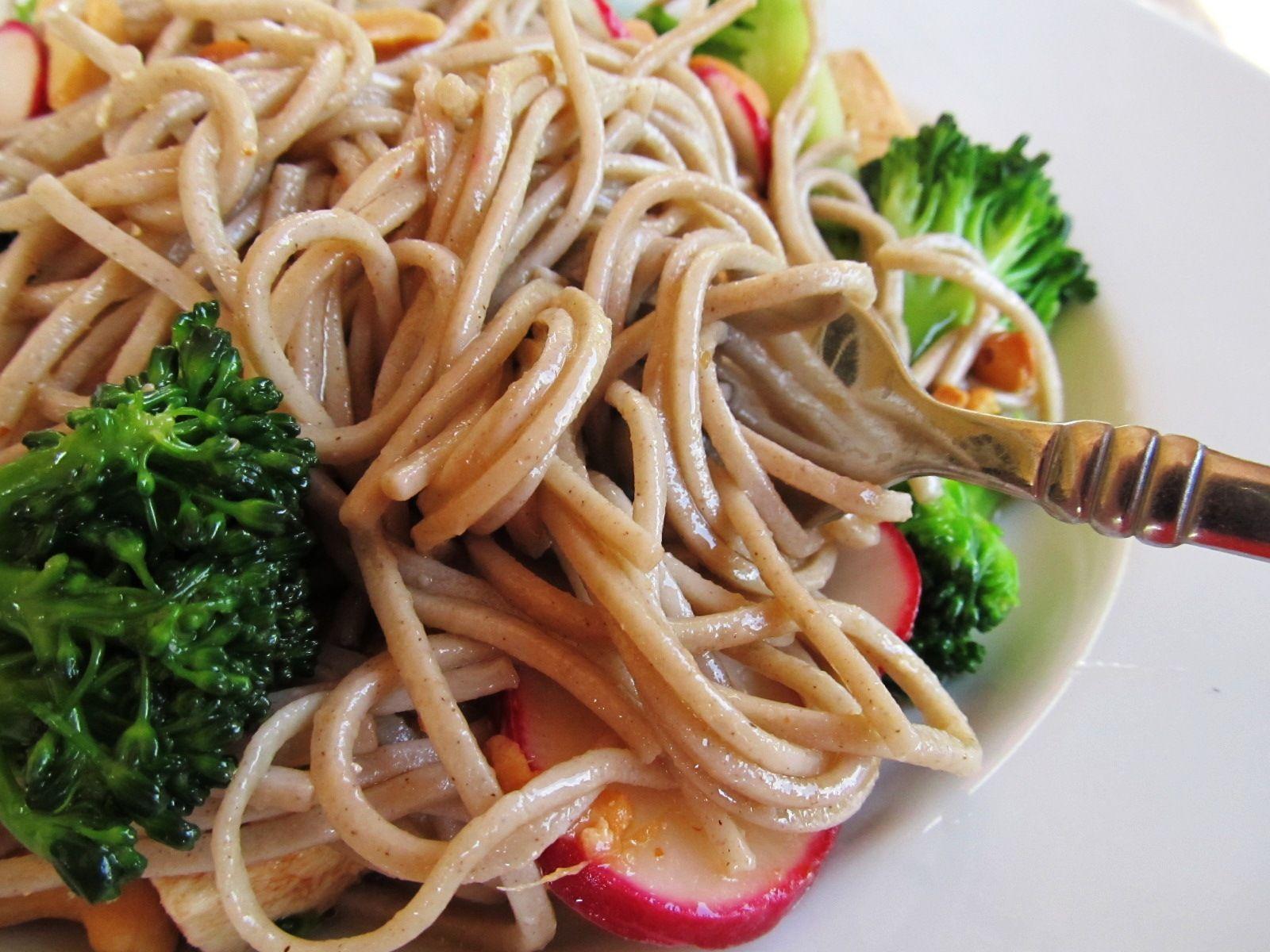 1600x1200 Food and Thrift: Gingered Soba Noodles with Spicy Tofu.and friends!