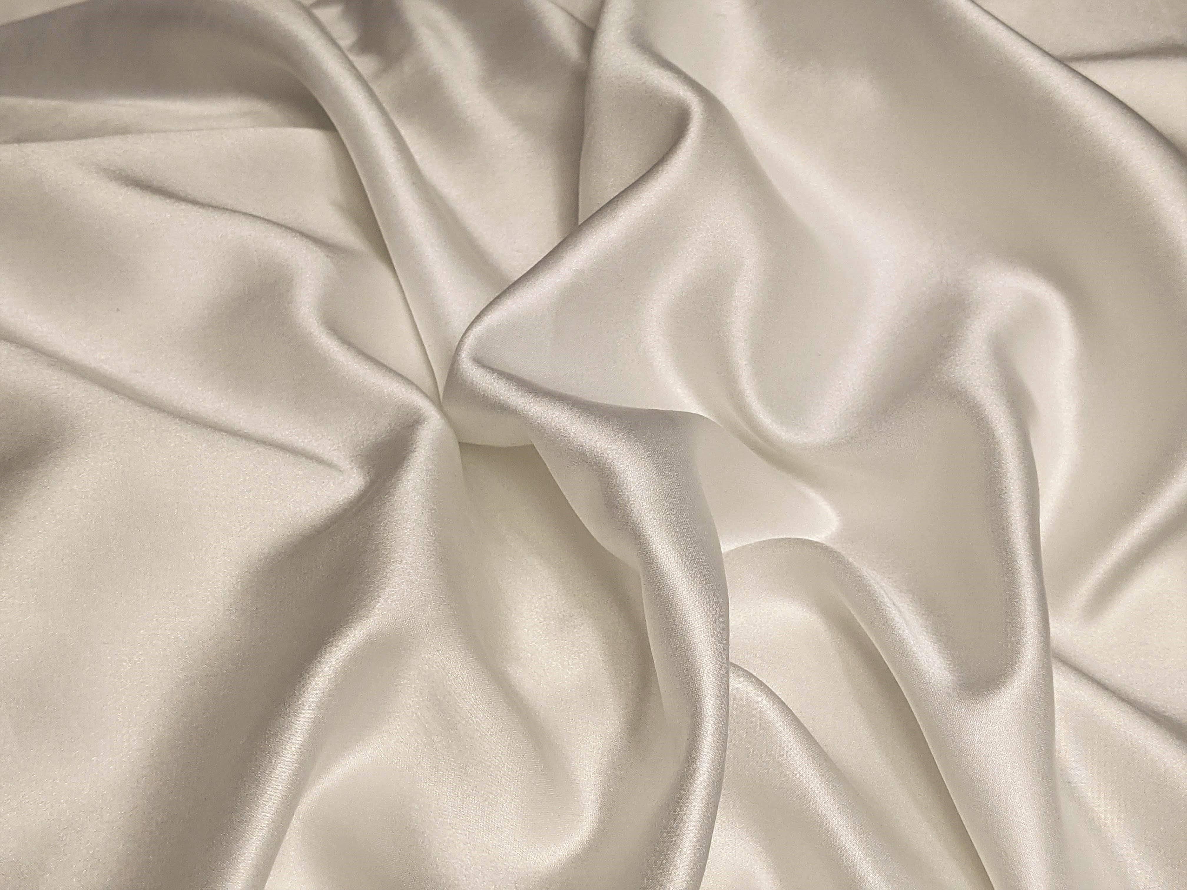 4032x3024 Download Rippled White Silk Fabric Wallpaper