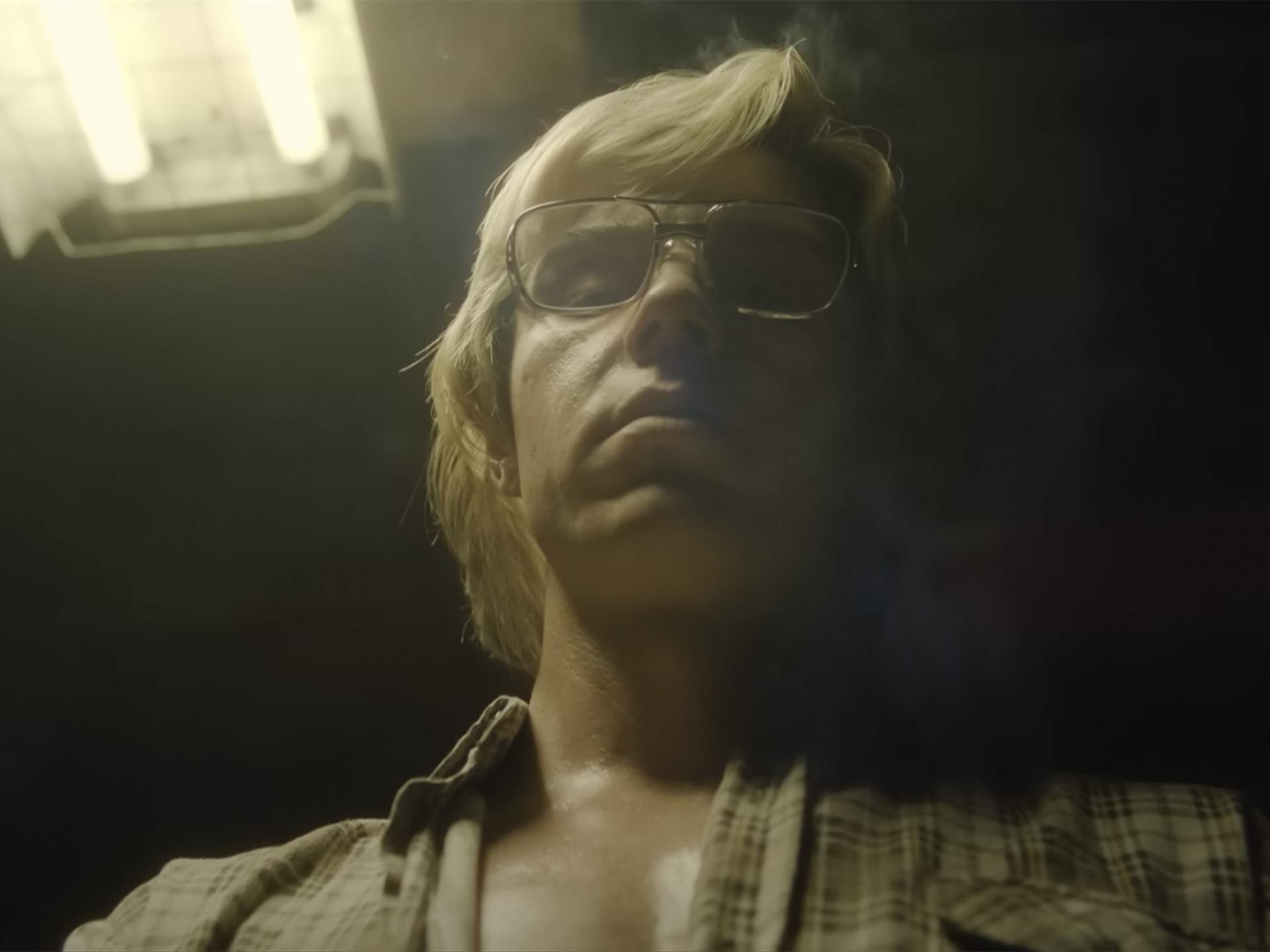 1920x1440 Evan Peters Transforms Into Jeffrey Dahmer in the Unsettling for Netflix Miniseries 'Monster'