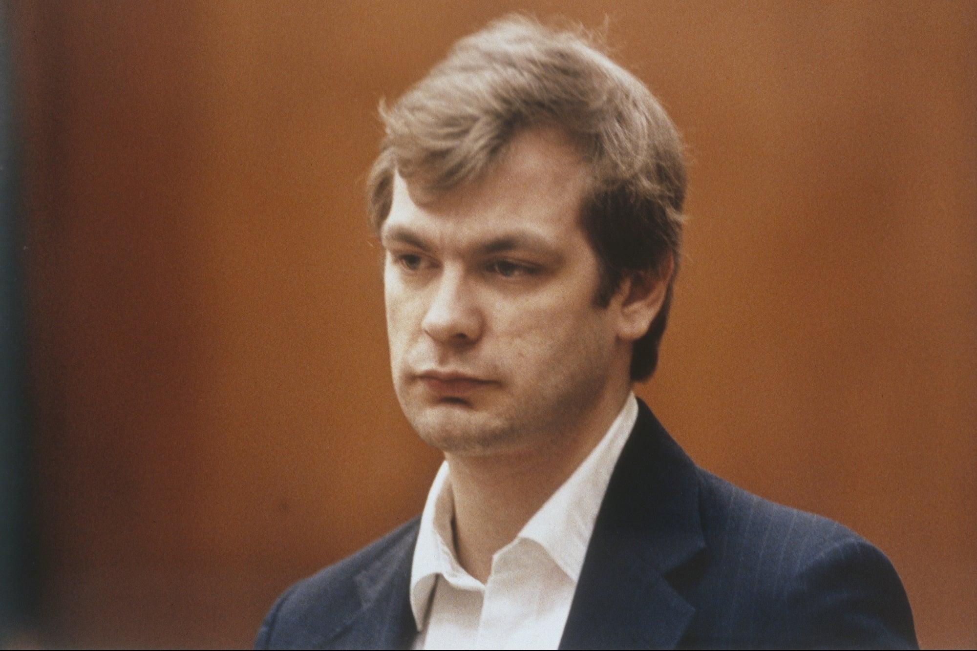 2000x1333 A Milwaukee Bar Is Packed With Jeffrey Dahmer Netflix Fans