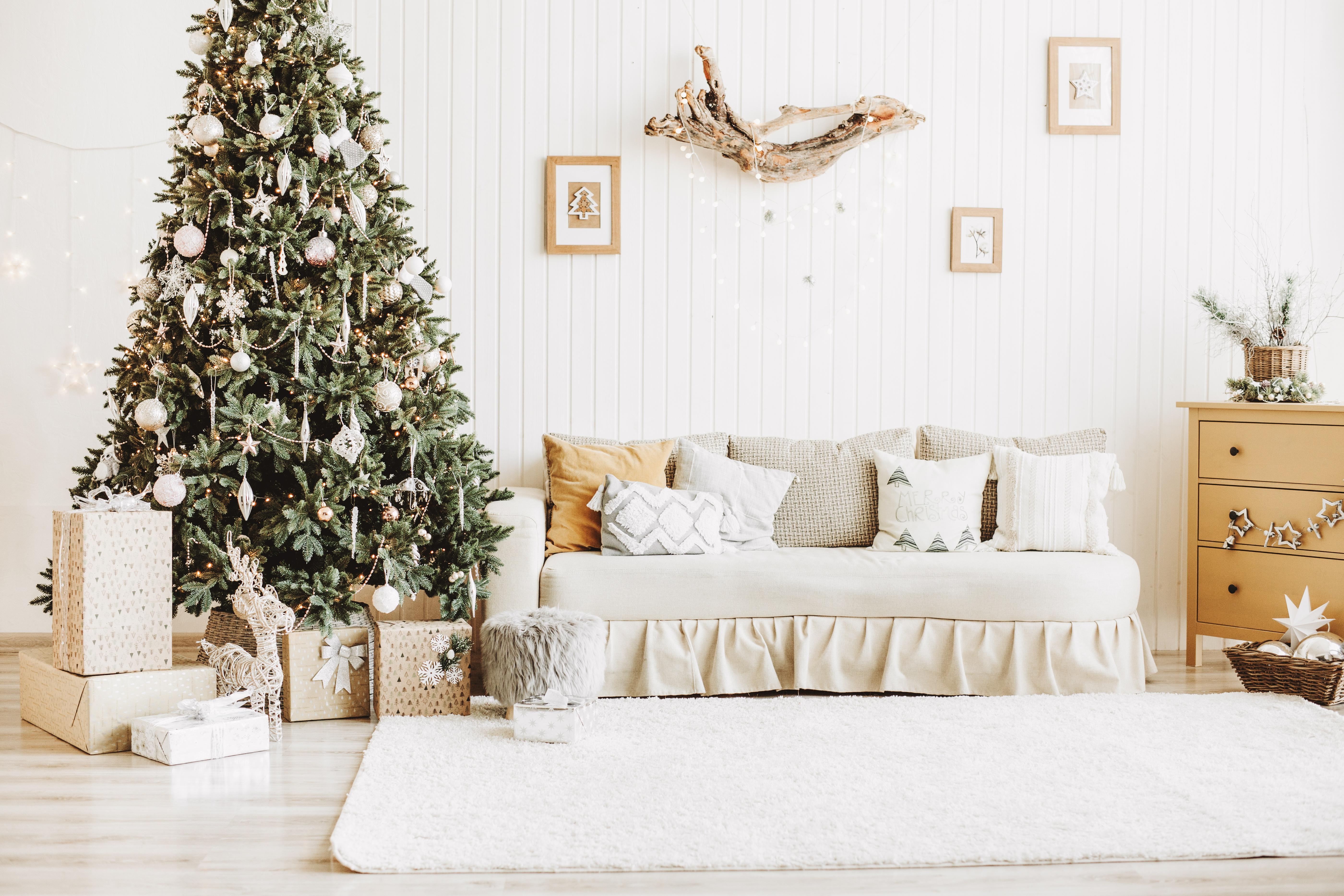 5601x3734 White Themed Room