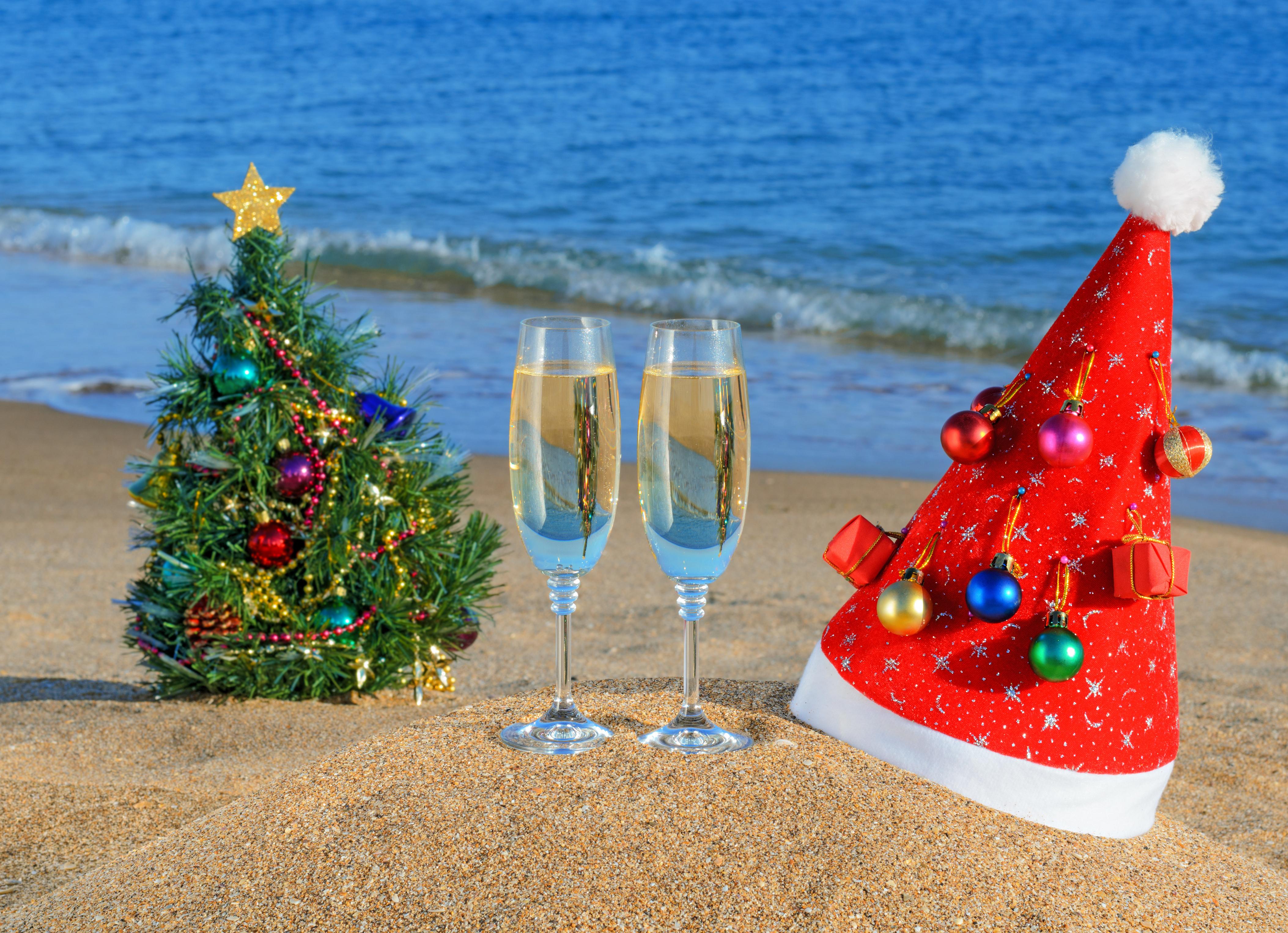 4213x3053 Christmas at the Beach Wallpaper