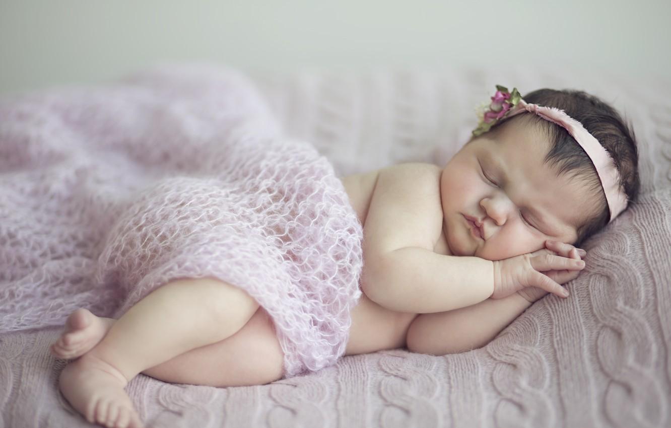 1332x850 Wallpaper child, sleep, girl, wreath, baby image for desktop, section разное