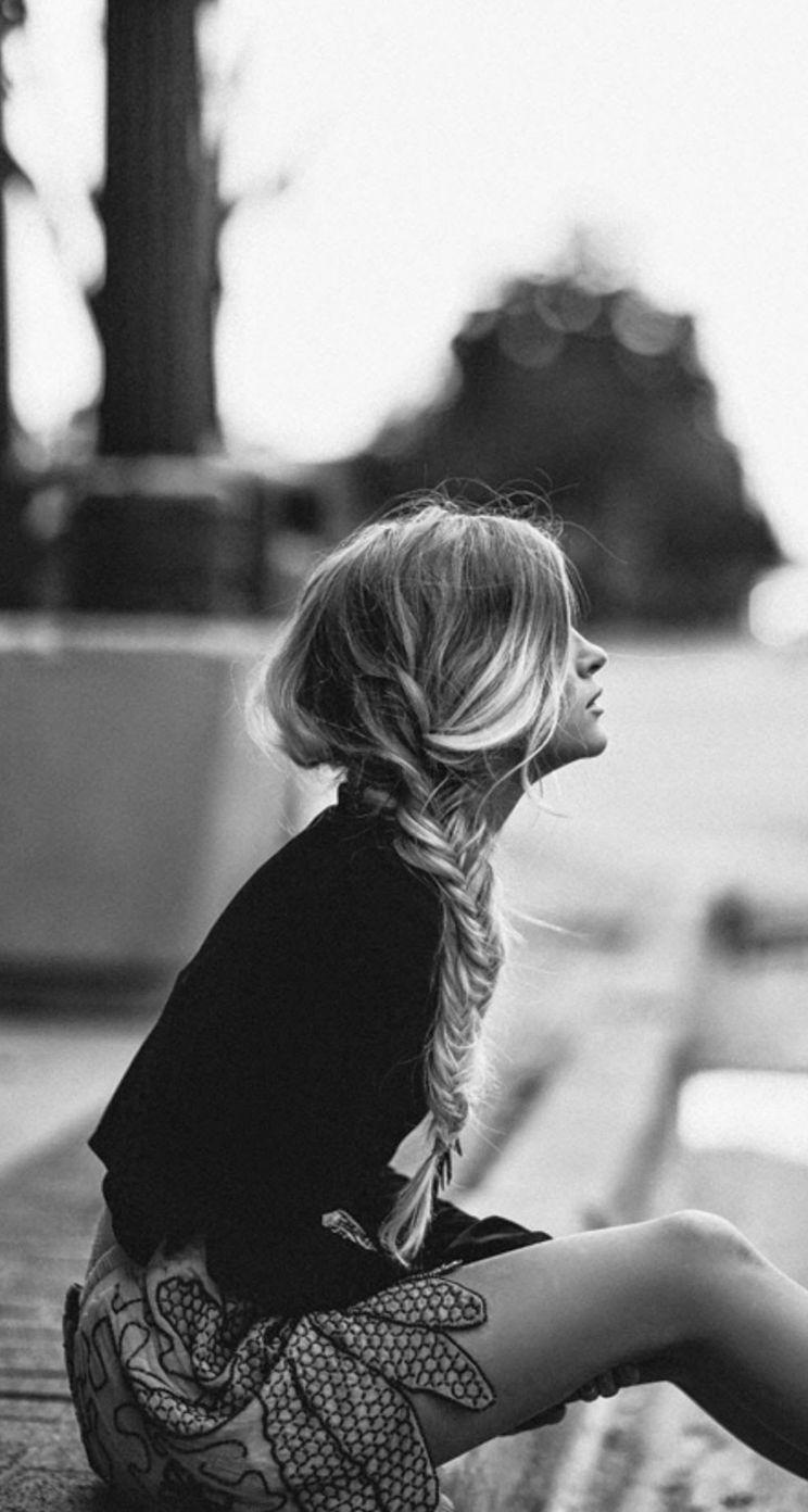 744x1392 Broke Heart By Girl Wallpaper