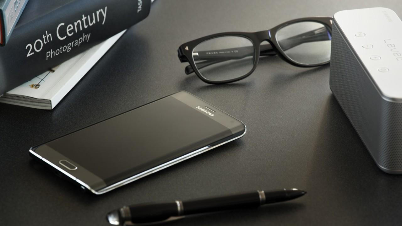 1280x720 Wallpaper Samsung Galaxy Note Edge, Smartphone, Phablet, Review, Sidebar, Pen, Glasses, Book, Table, Hi Tech