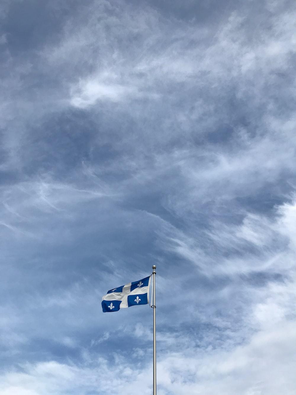1000x1333 Quebec flag photo