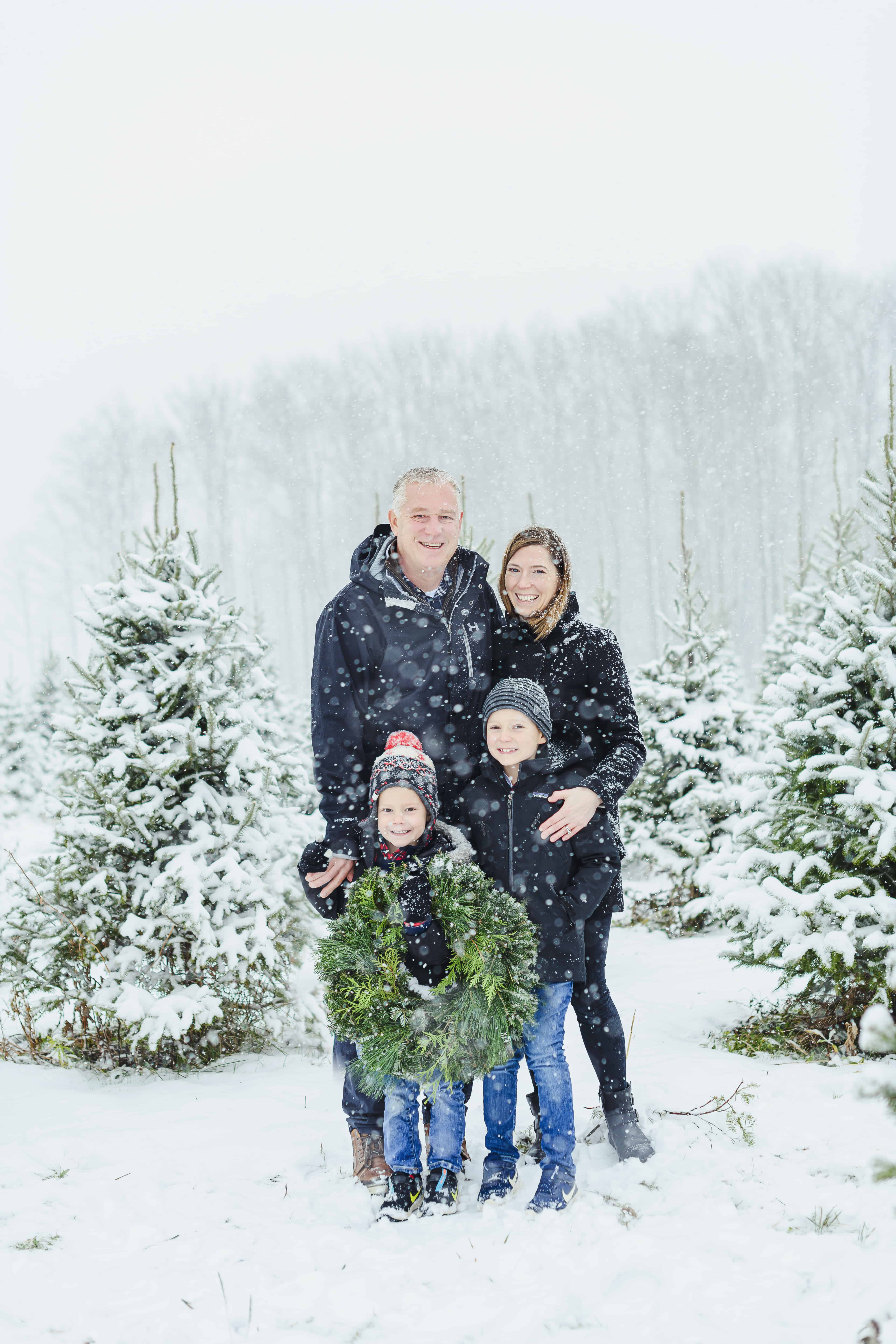 5504x8256 Benjamin Tree Farm Christmas Session, Hamilton, ON. Alina Elvins Photography. Toronto Wedding Photographer