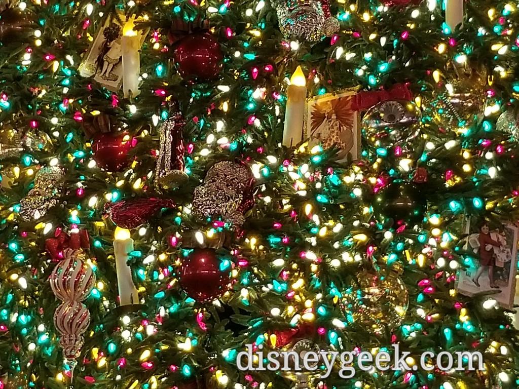 1024x768 Disneyland Main Street USA Christmas Tree Closeup Geek's Blog