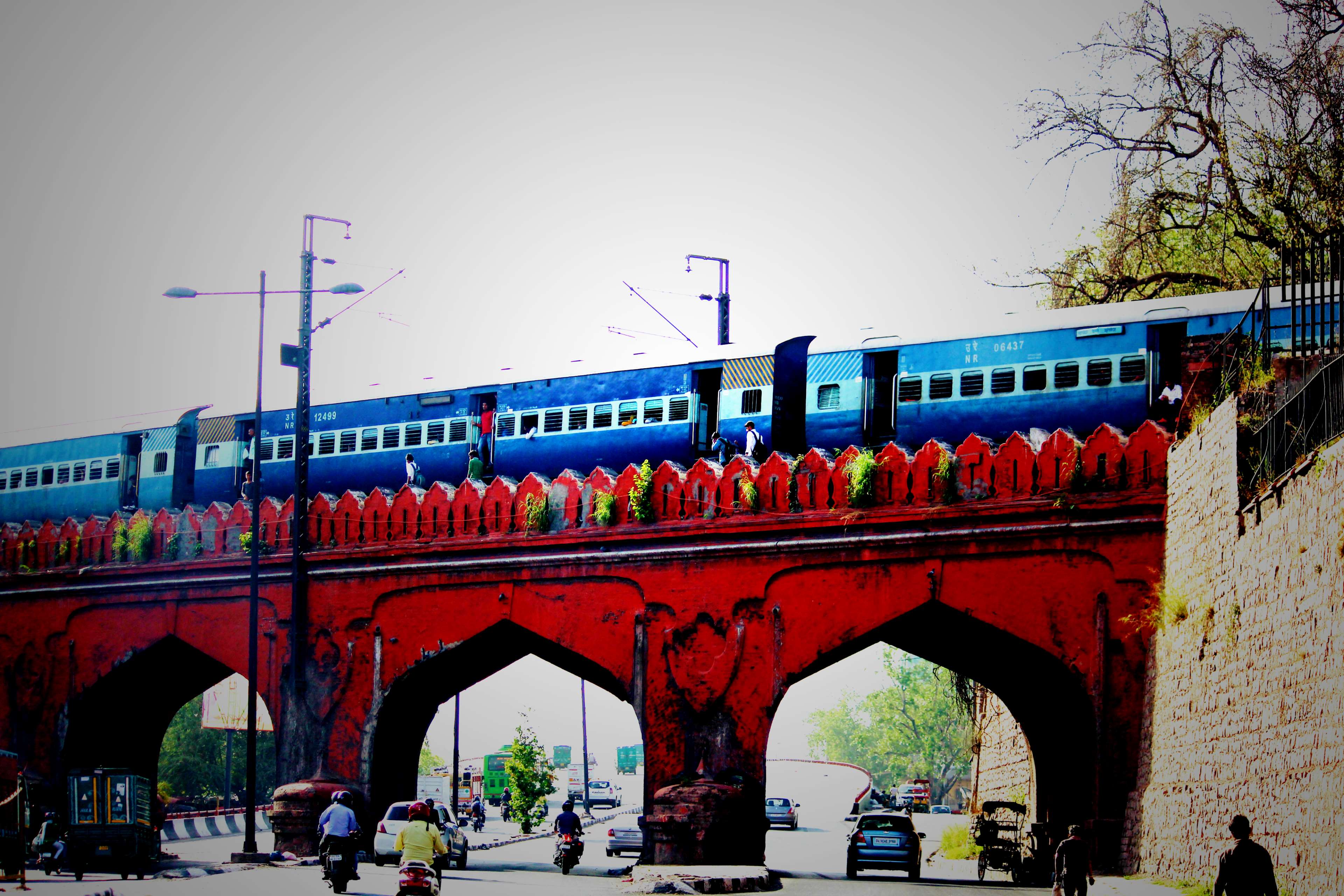 3840x2560 Full HD railway line wallpaper
