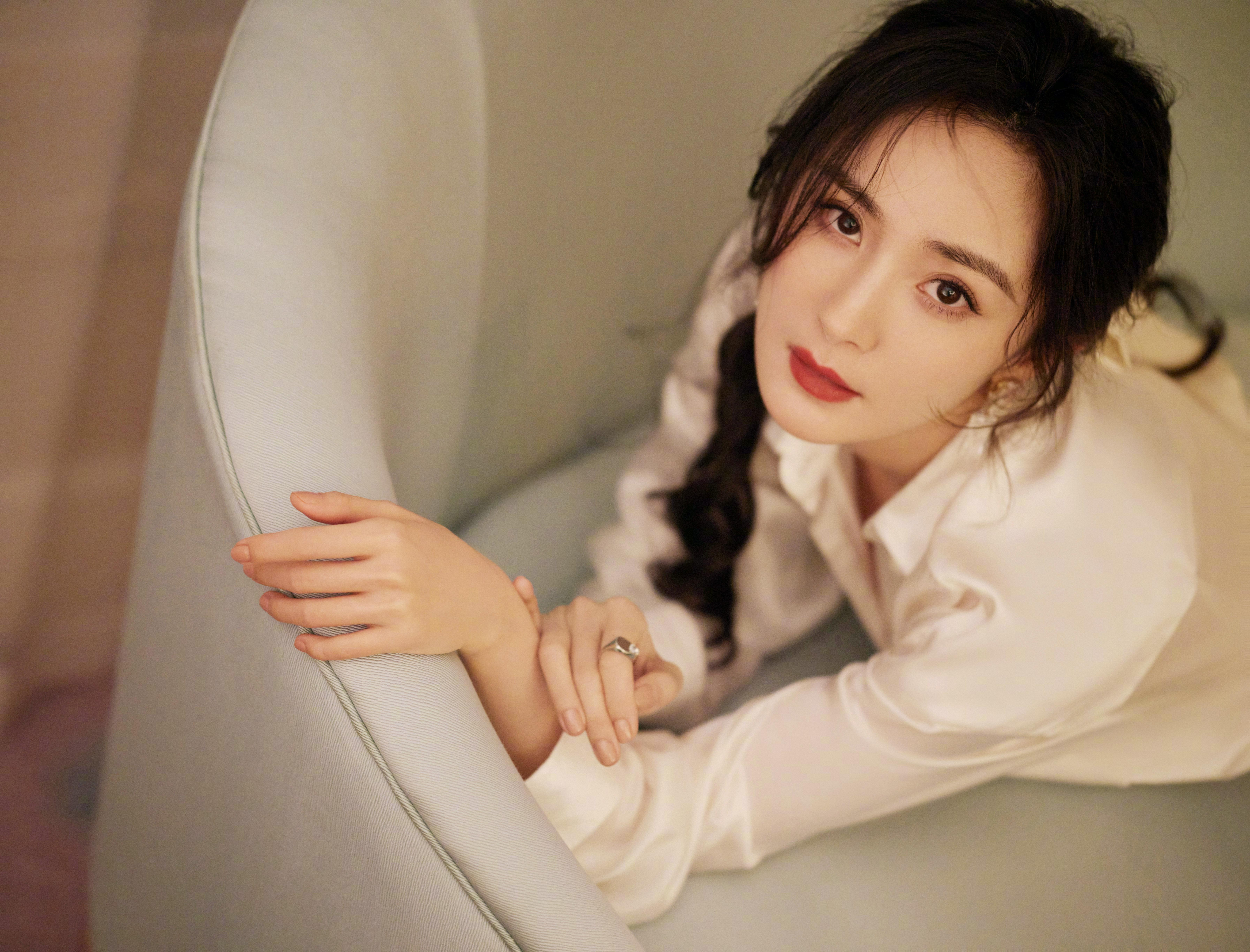 7171x5464 Yang Mi Chinese Women Wallpaper:7171x5464