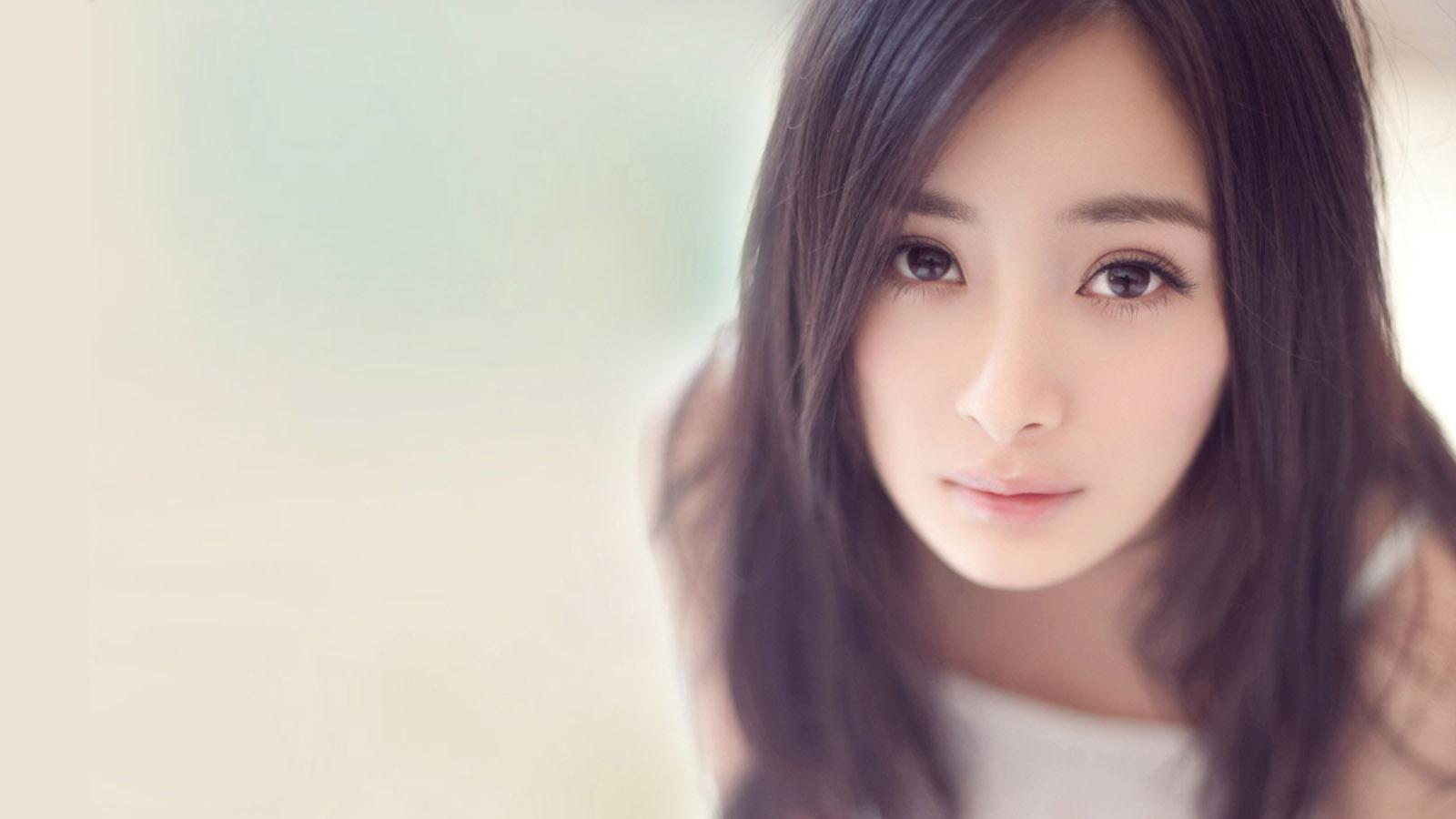 1600x900 Yang Mi beautiful desktop wallpaper