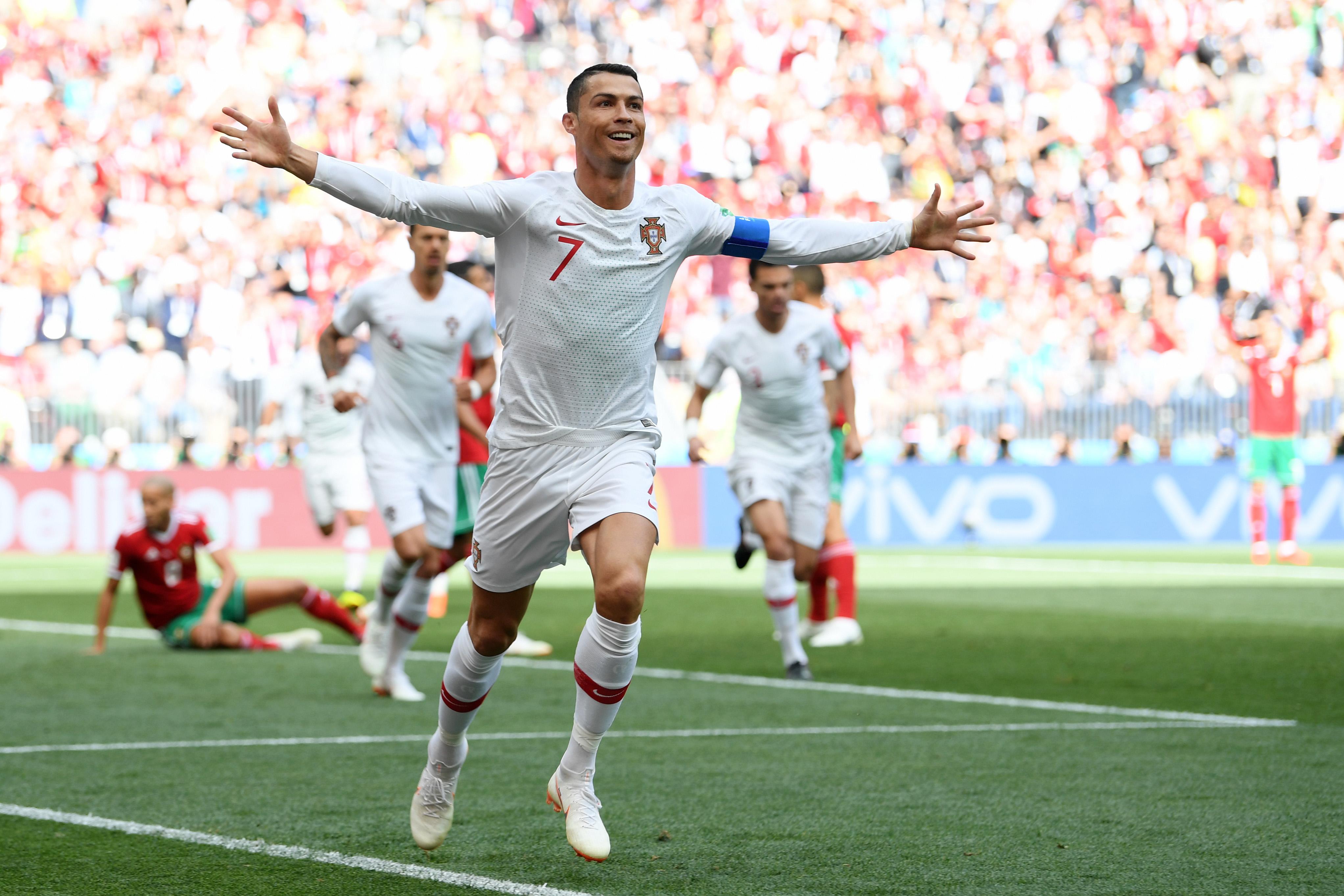 4089x2726 Please help me, I'm an ugly American and I can't care about the stupid World Cup. This is the Loop