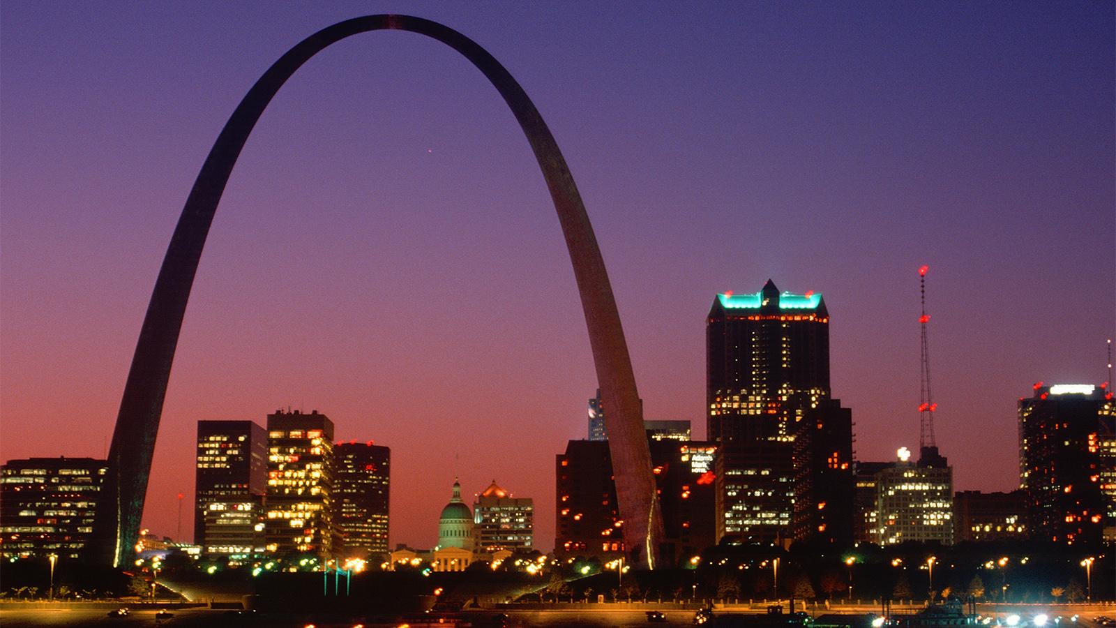 1600x900 How the St. Louis Arch Stands Against All Odds