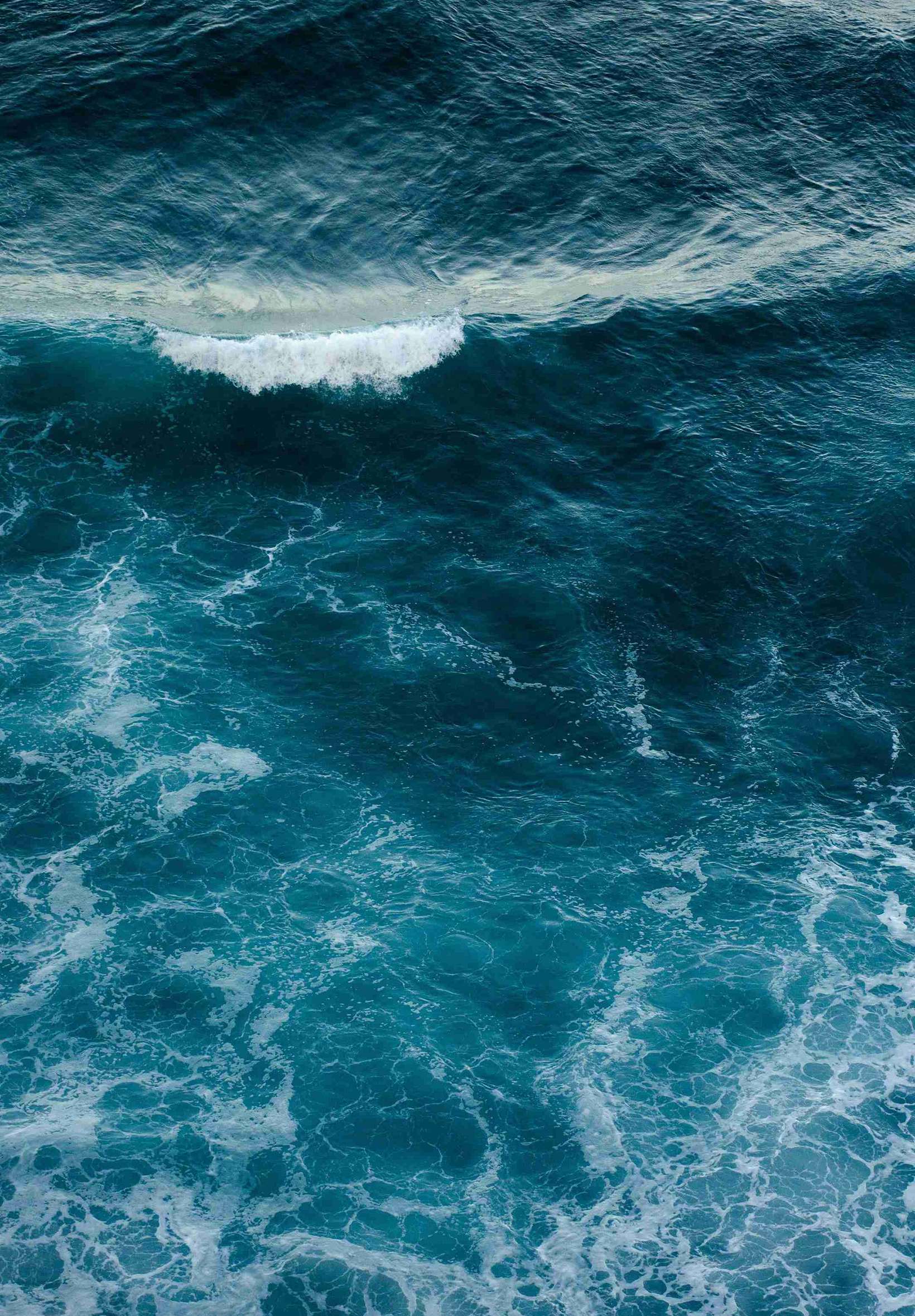 1640x2360 4K Ocean waves iPad Wallpaper