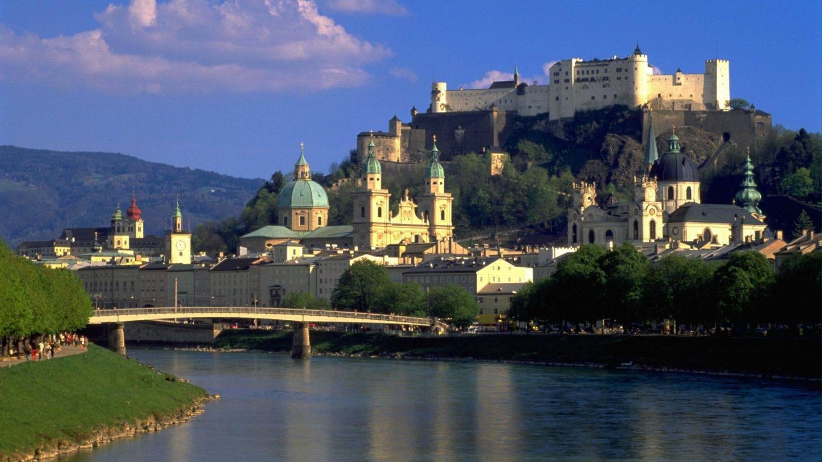 1600x900 River on the background of the city of Salzburg, Austria Desktop wallpaper 1600x900