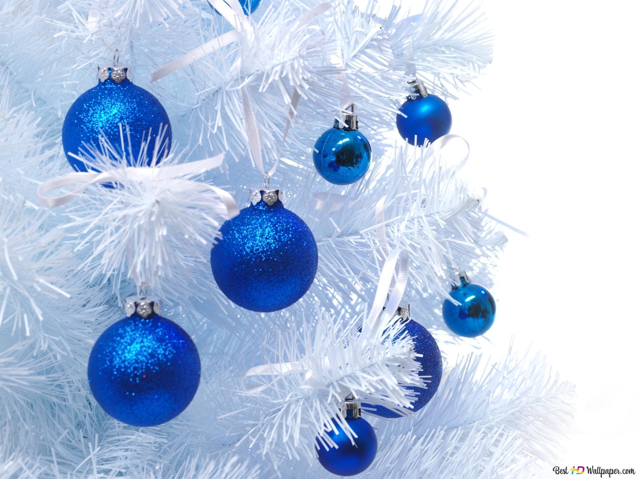 2048x1536 White christmas tree and blue balls 4K wallpaper download